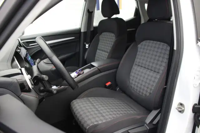 MG ZS view 11