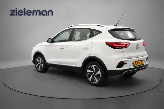 MG ZS view 4