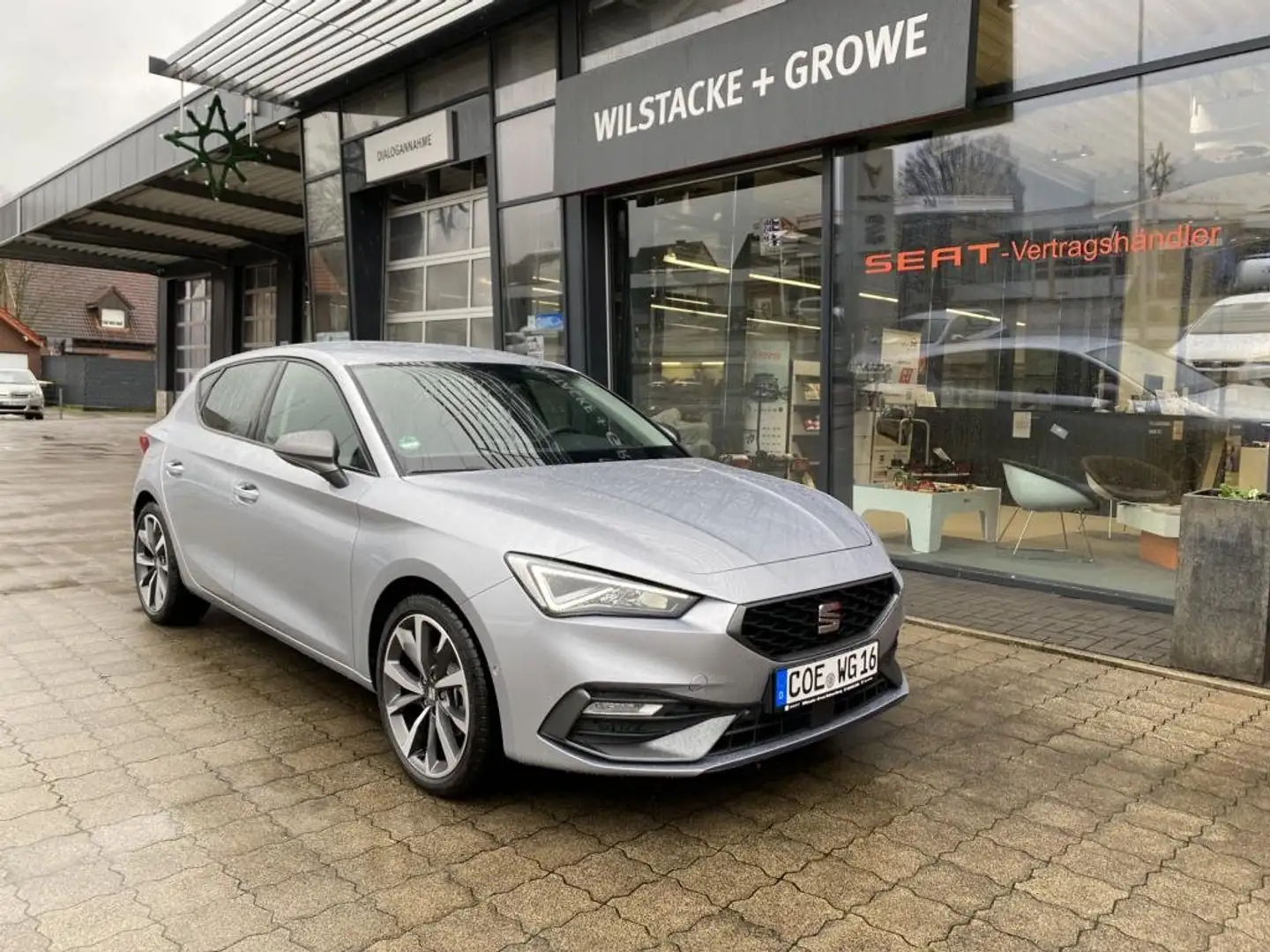 SEAT Leon 1.5 TSI FR Stříbrná - 1