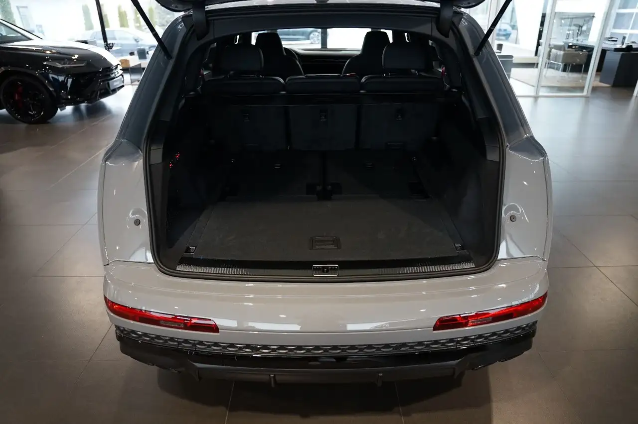 Audi SQ7 TFSI | Pano | Carbon | HuD | B&O | Nardograu 5