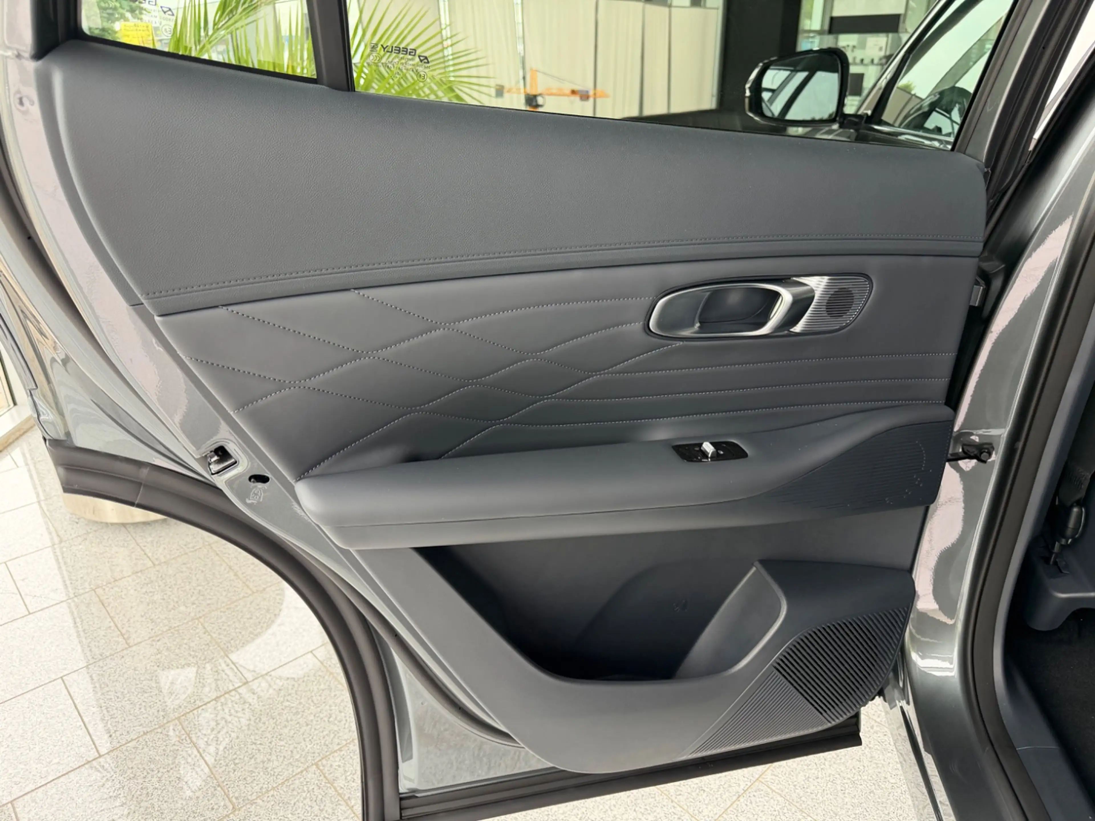 Geely Starray EM-i Max+Pano+Head Up+Massage+LED+Navi — photo 11
