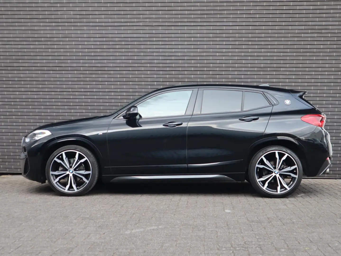 BMW X2 sDrive18i High Executive M Sport Pakket Automaat / Nero - 2