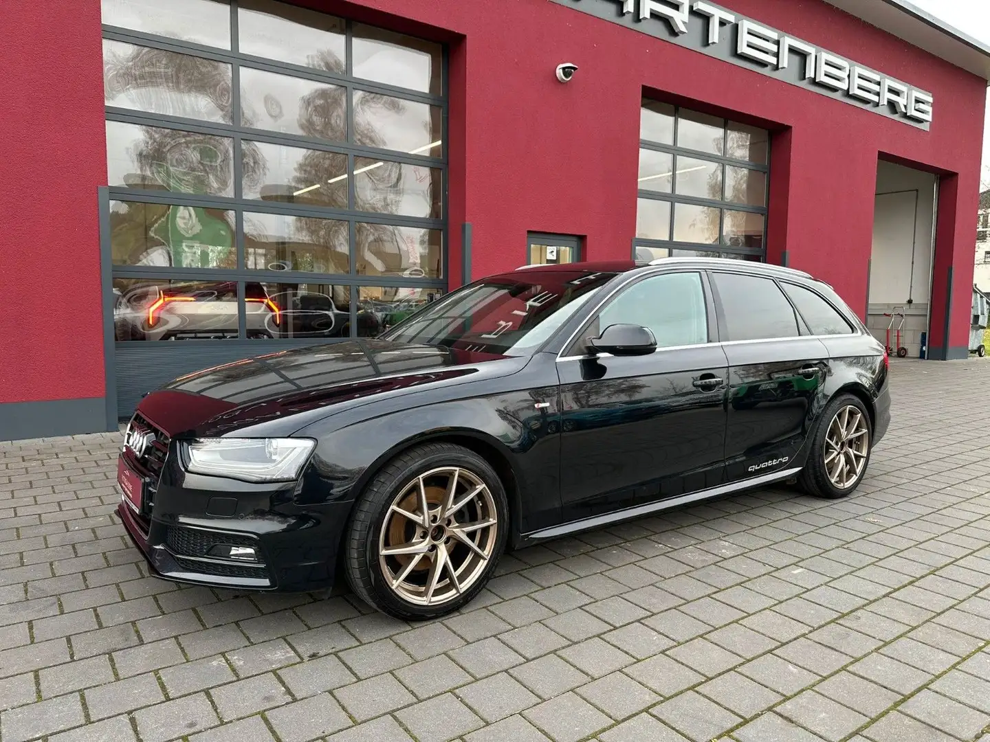 Audi A4 Avant S-Line Sportpaket Plus Quattro/AHK/SHZ/ Noir - 1