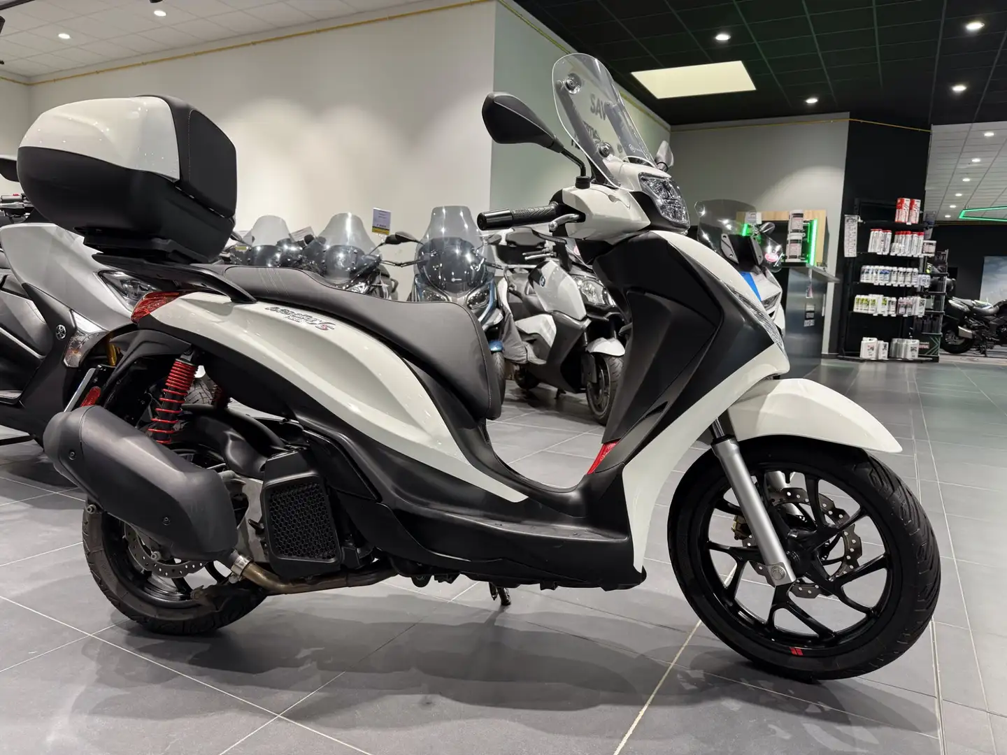 Piaggio Medley 125 Weiß - 2