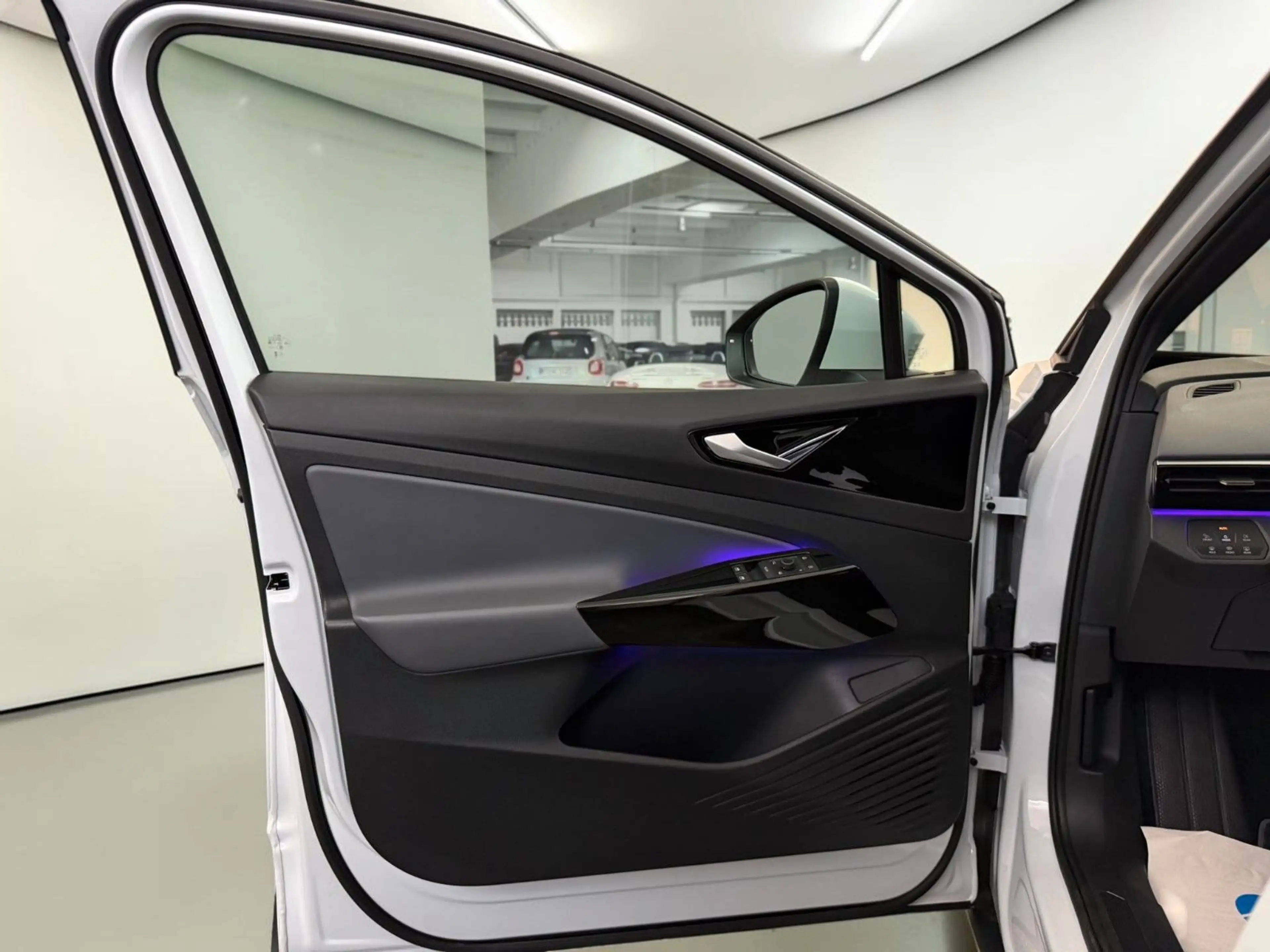 Volkswagen ID.4 Pro 4M 82KWH 195KW ACC*AHK*WÄRMEPUMPE*LED — photo 12