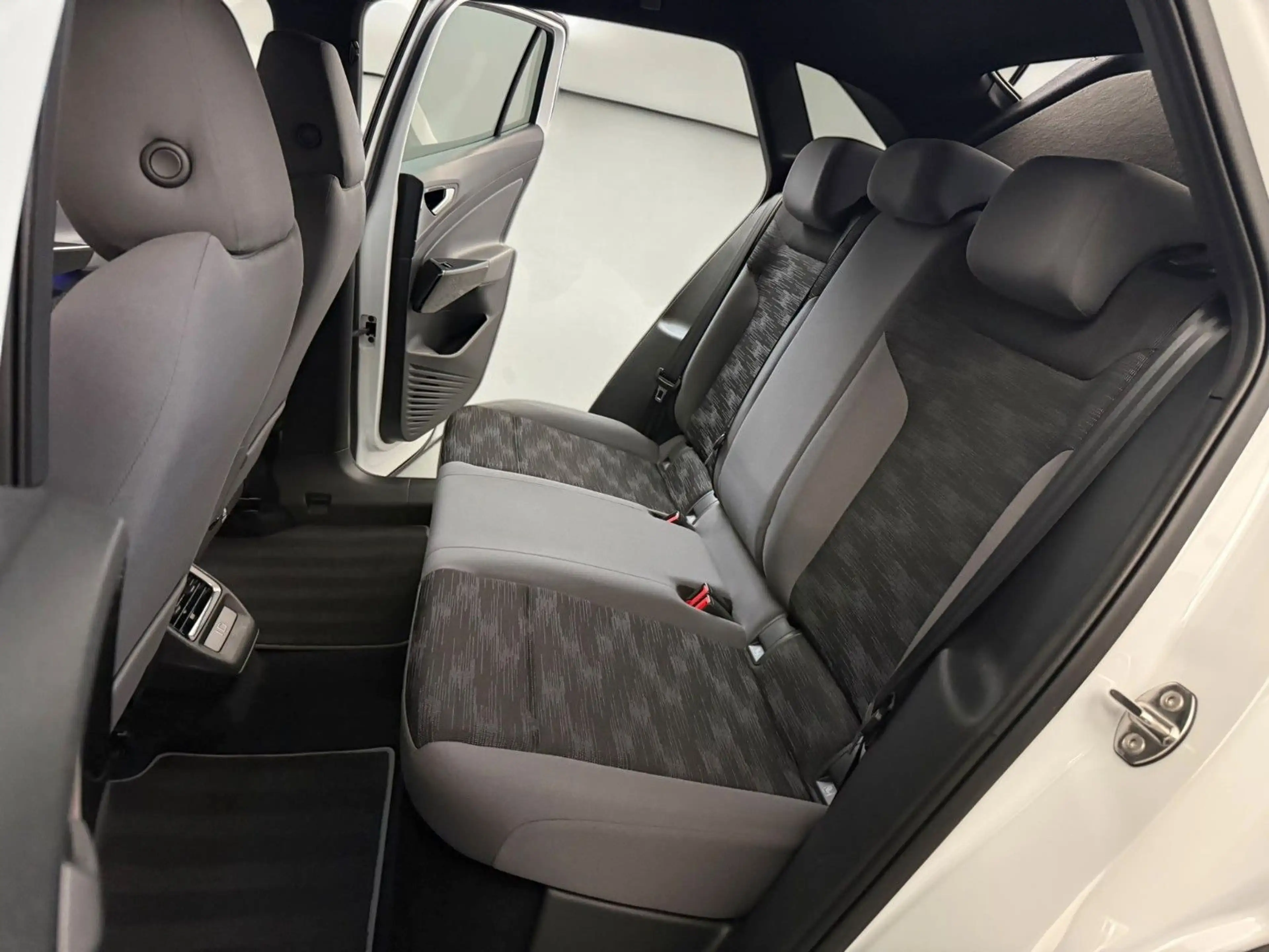Volkswagen ID.4 Pro 4M 82KWH 195KW ACC*AHK*WÄRMEPUMPE*LED — photo 14