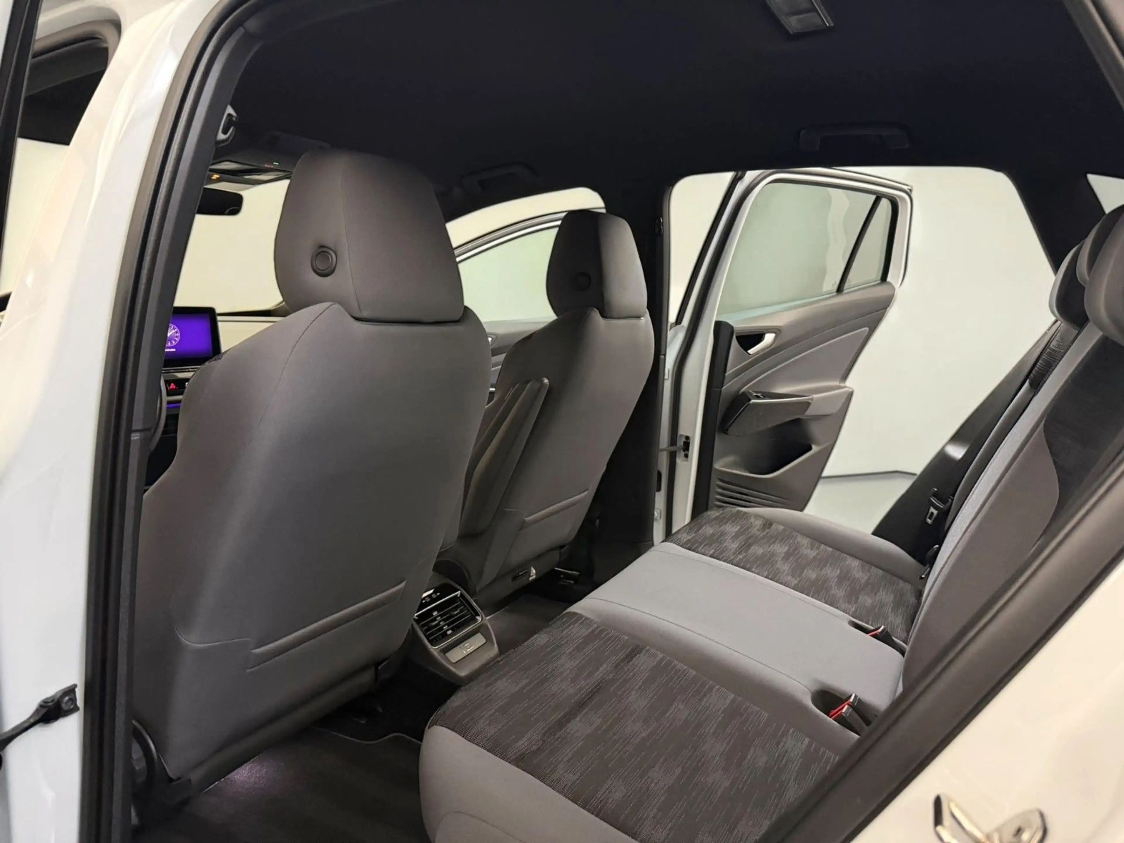 Volkswagen ID.4 Pro 4M 82KWH 195KW ACC*AHK*WÄRMEPUMPE*LED — photo 13