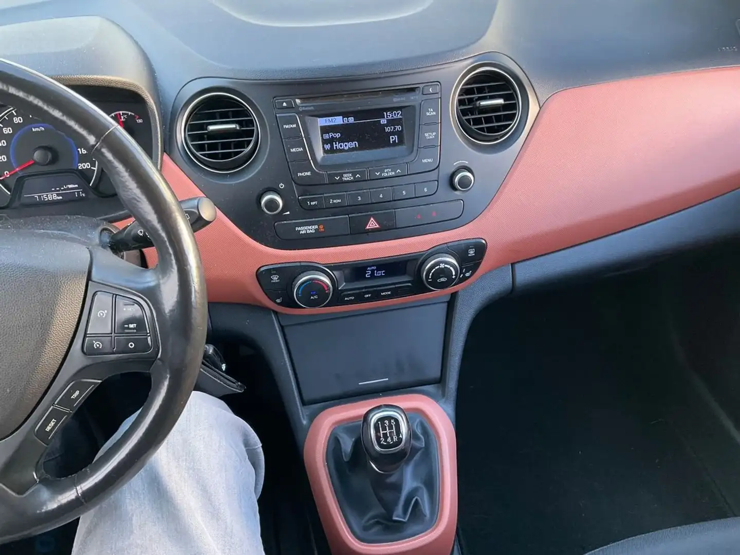 Hyundai i10 i10 1.2 Fifa World Cup Edition Brown - 1
