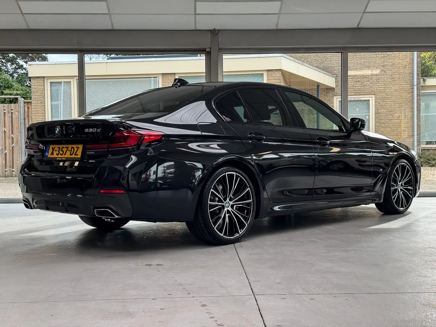 BMW 530 5-serie 530d Business Edition Plus M-Sport|Laser L Zwart - 2