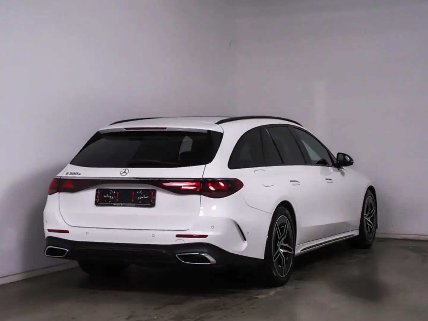 Mercedes-Benz E 300 E 300 e T AMG Line Night Pano Burmester Head-up Weiß - 2