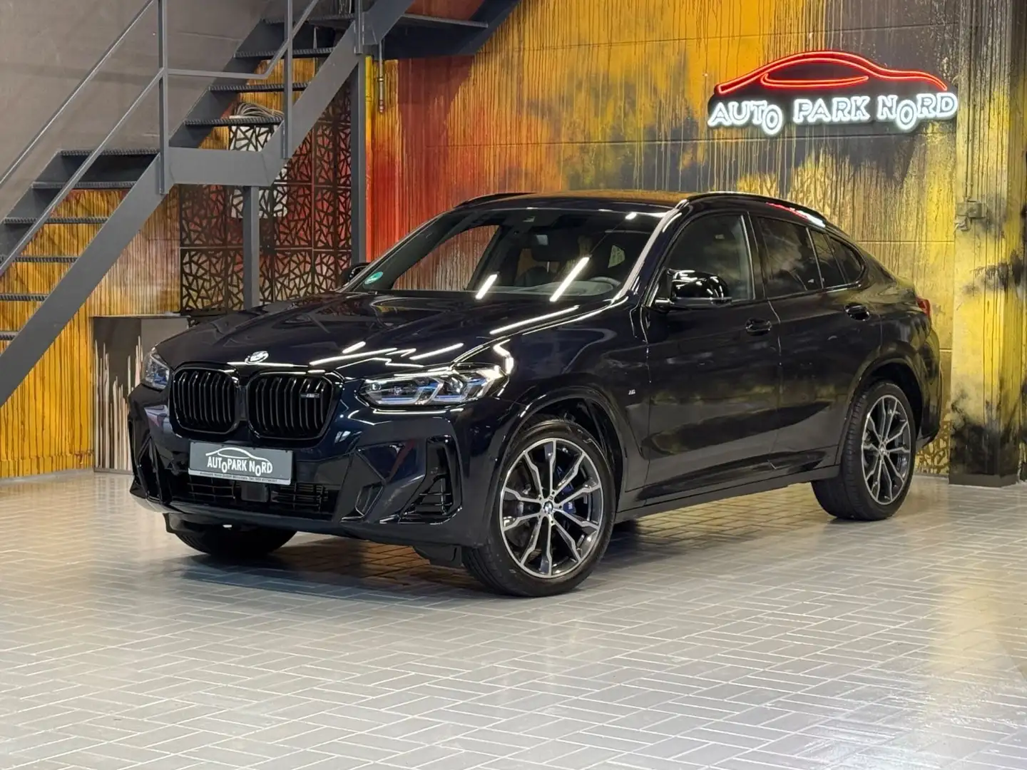 BMW X4 M i~STANDHEIZUNG~LASER~KAMERA~HEAD-UP Schwarz - 1
