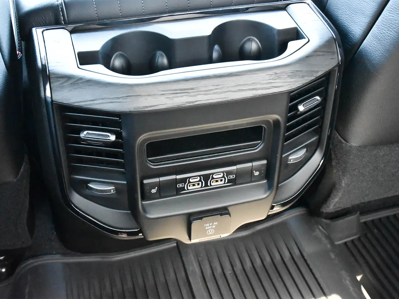 RAM 2500 снимка RAM 2500