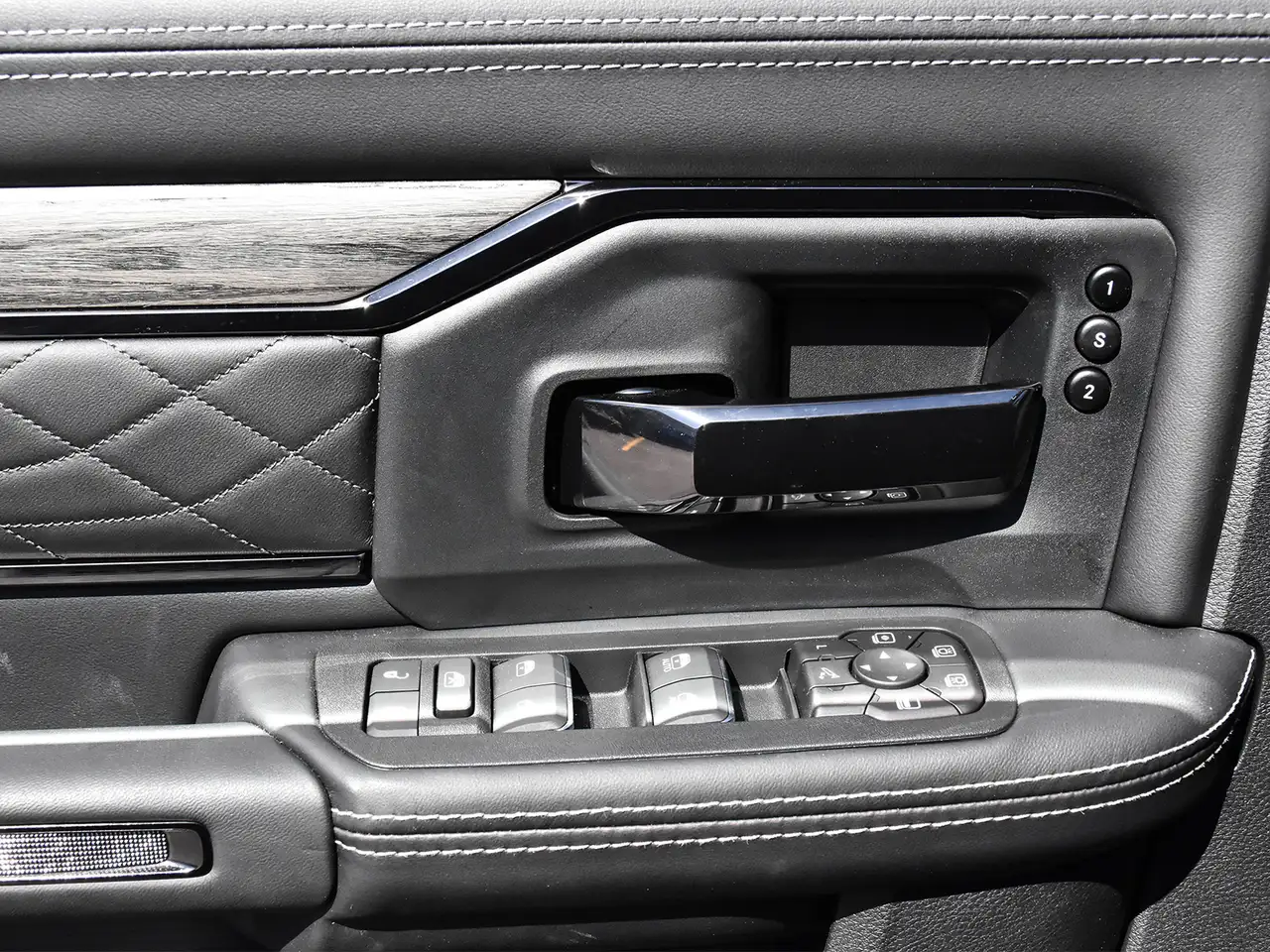 RAM 2500 снимка RAM 2500