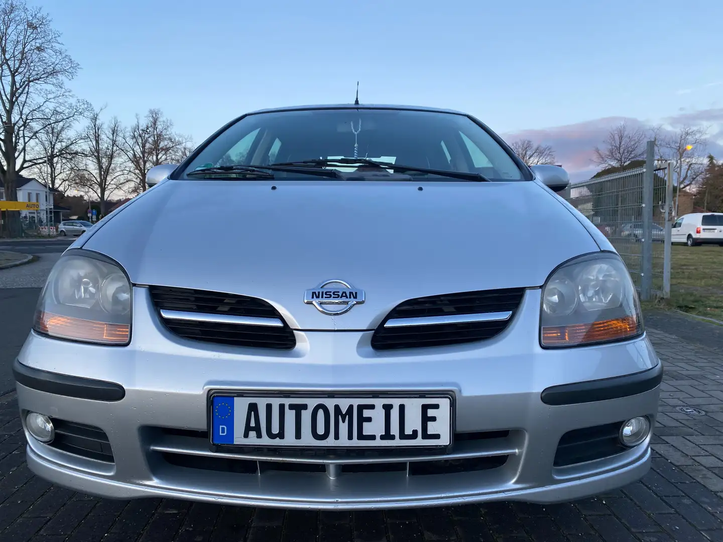 Nissan Almera Tino Basis Silver - 2