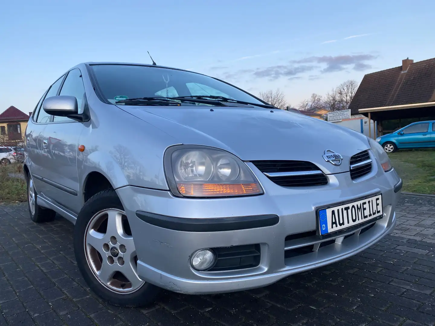 Nissan Almera Tino Basis Silver - 1
