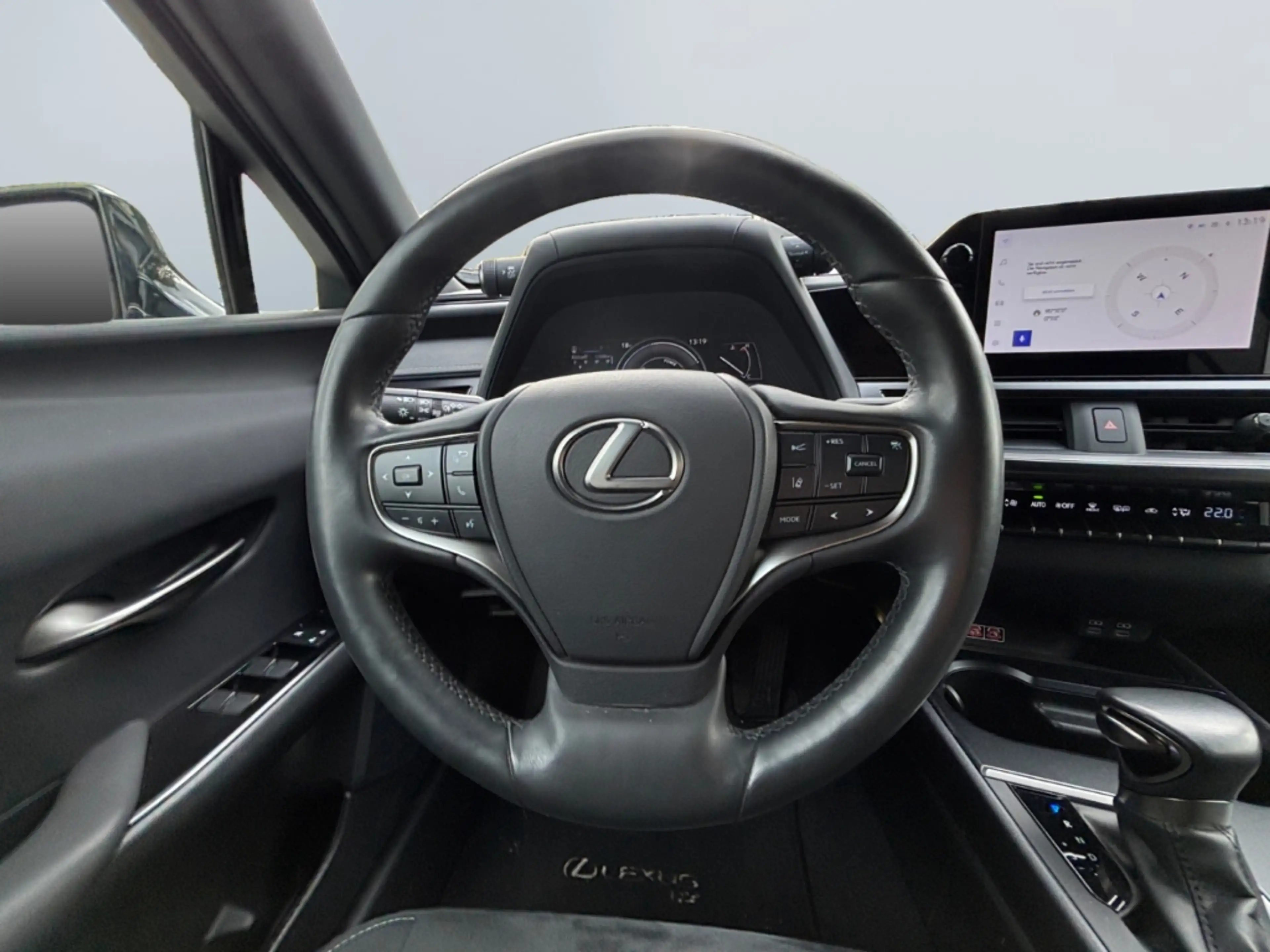 Lexus UX 250h Style *LED*Velours*SmartKey*PDC v&h*SHZ* — photo 12
