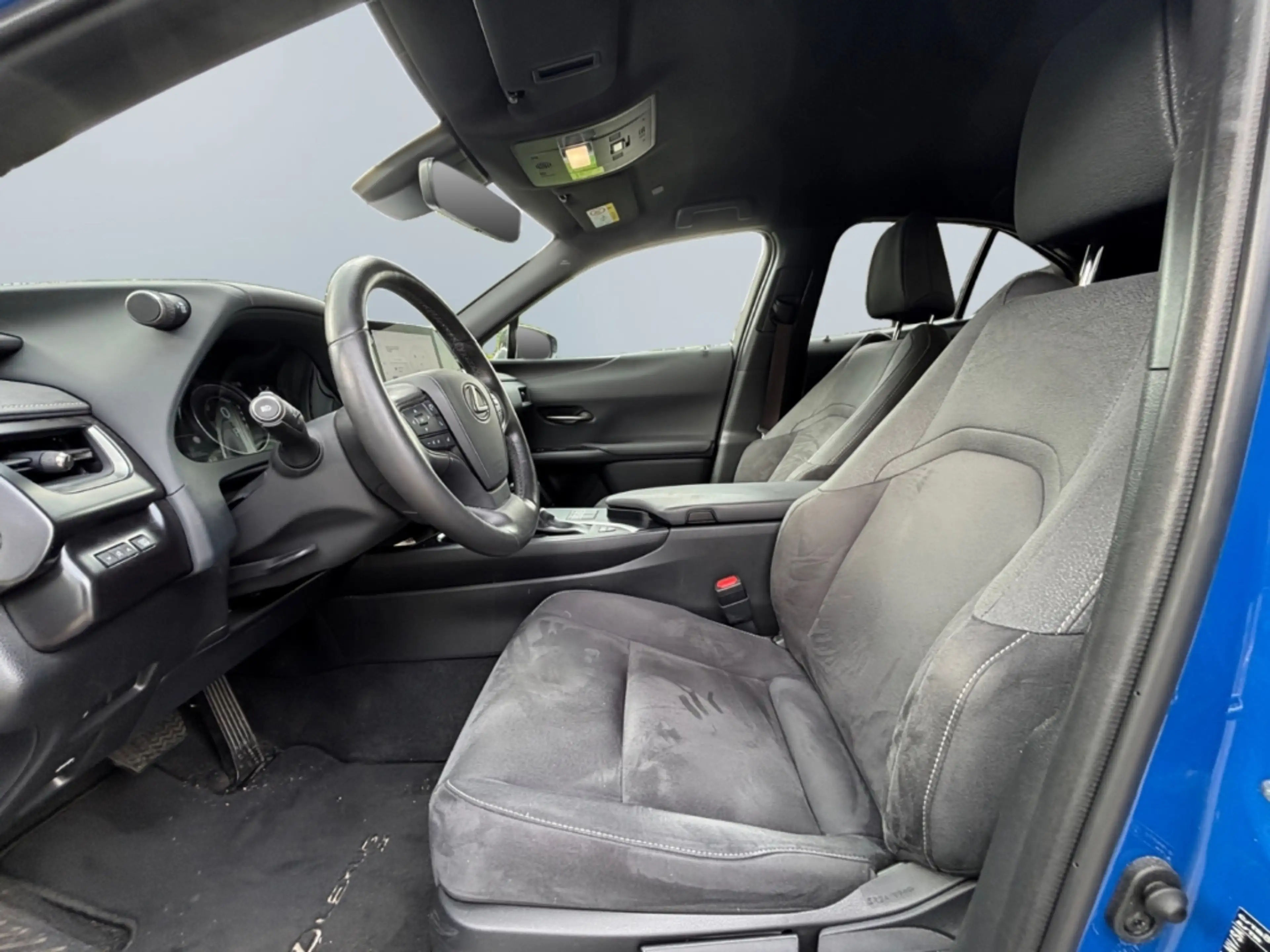 Lexus UX 250h Style *LED*Velours*SmartKey*PDC v&h*SHZ* — photo 9