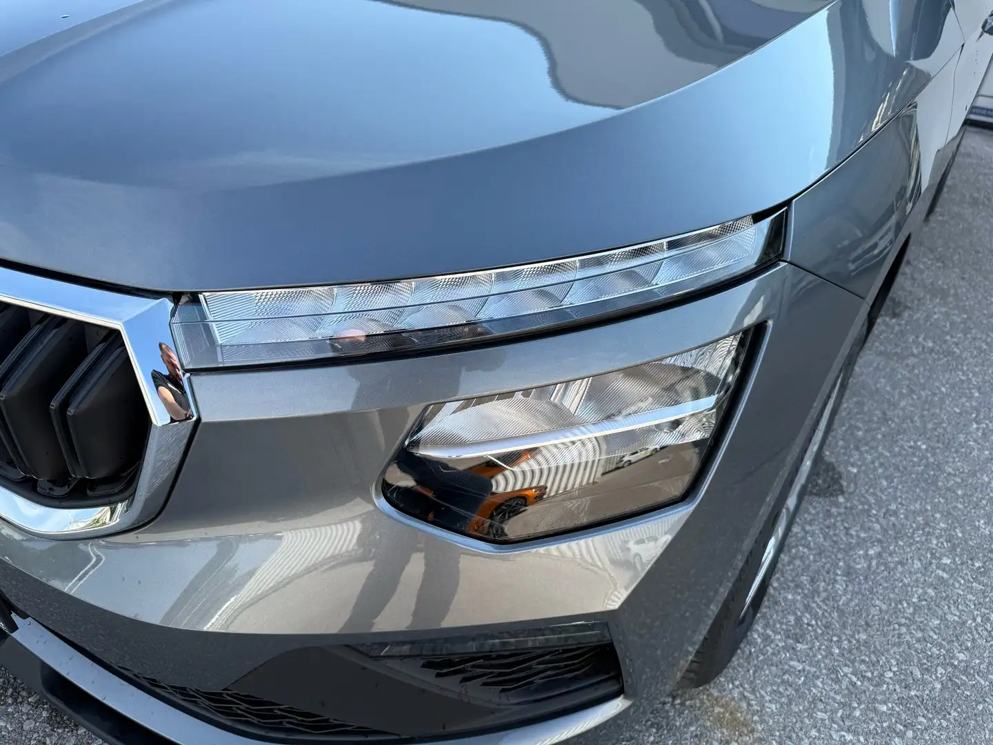 Skoda Kamiq Essence TSI DSG Grau - 2