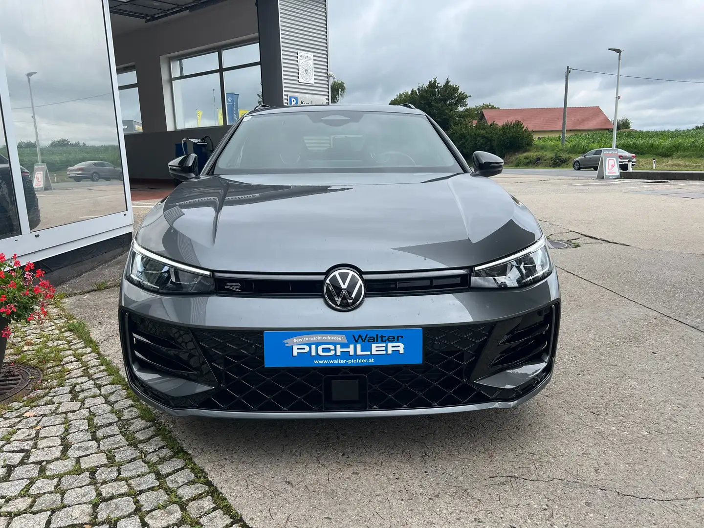 Volkswagen Passat Variant 2.0 TDI 110 kW R-line - 2