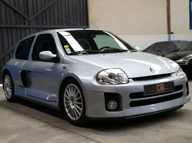 Renault Clio Clio 2.9i V6