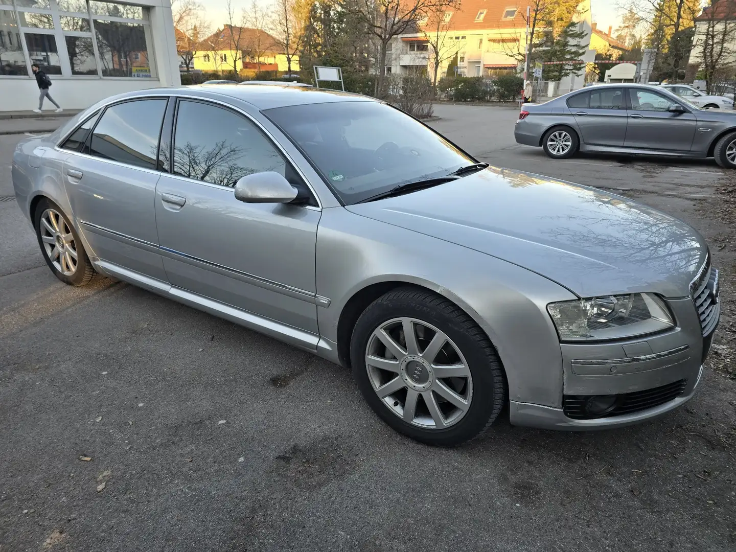Audi A8 4.2 quattro - 2