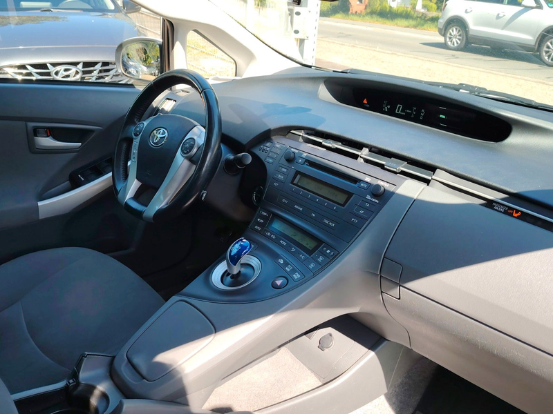 Toyota Prius Life / Klimaanlage / — photo 8