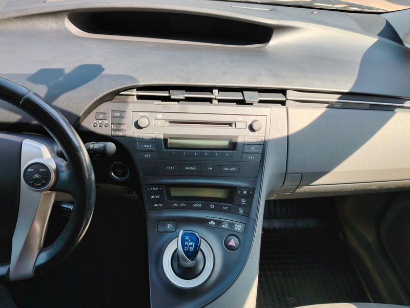 Toyota Prius Life / Klimaanlage / — photo 12