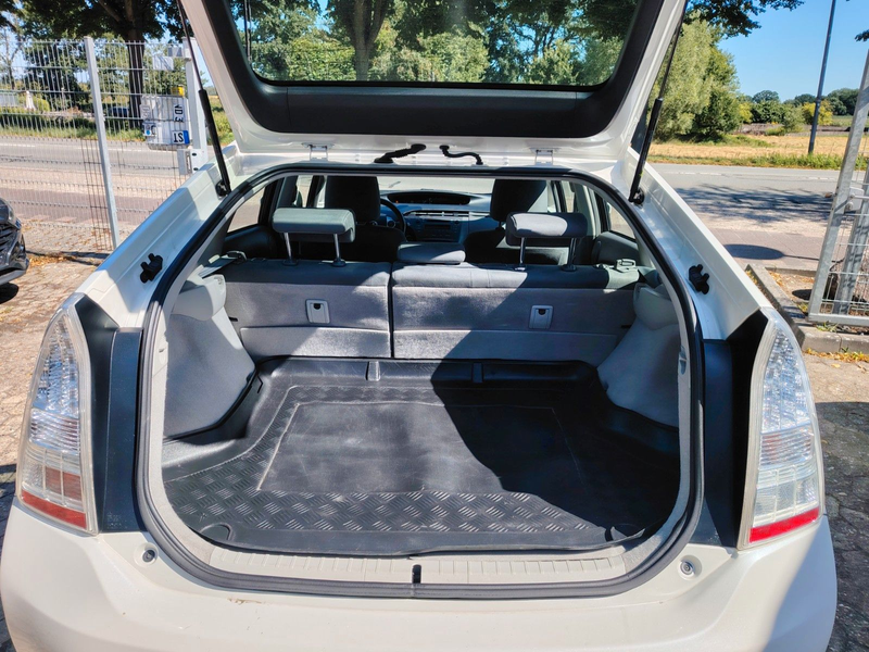Toyota Prius Life / Klimaanlage / — photo 11