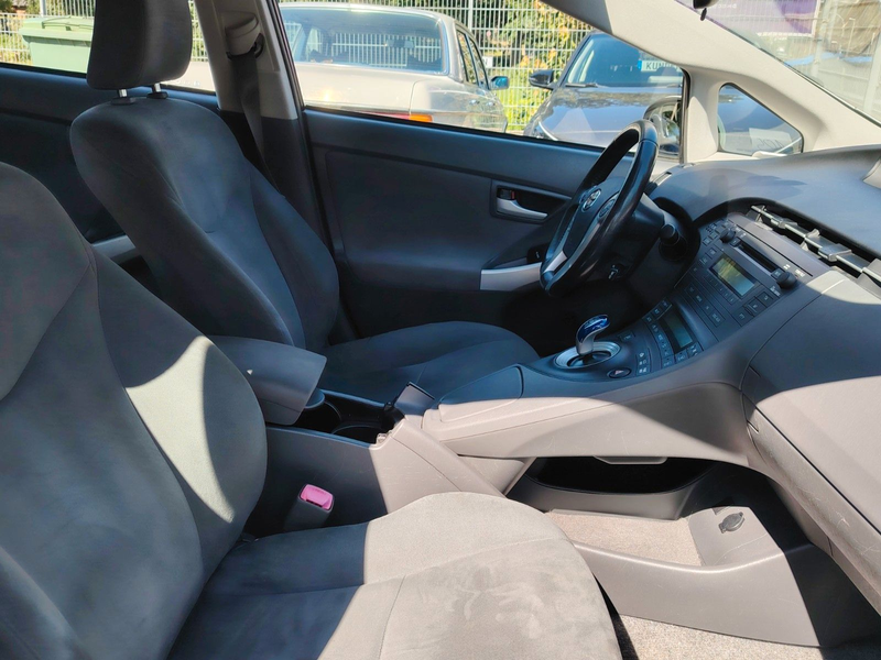Toyota Prius Life / Klimaanlage / — photo 9