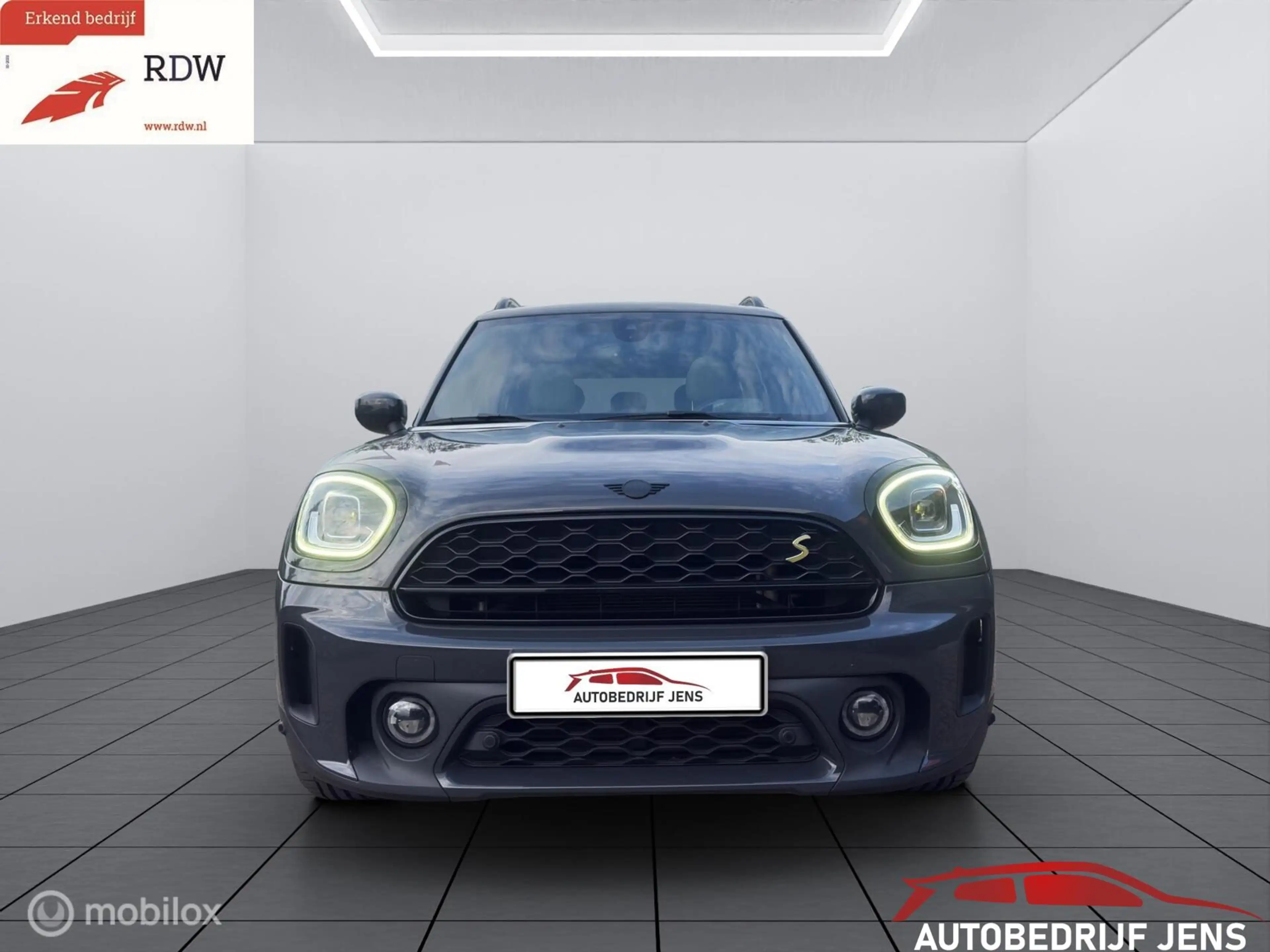 MINI Cooper SE Countryman 1.5 ALL4 Chili — photo 2