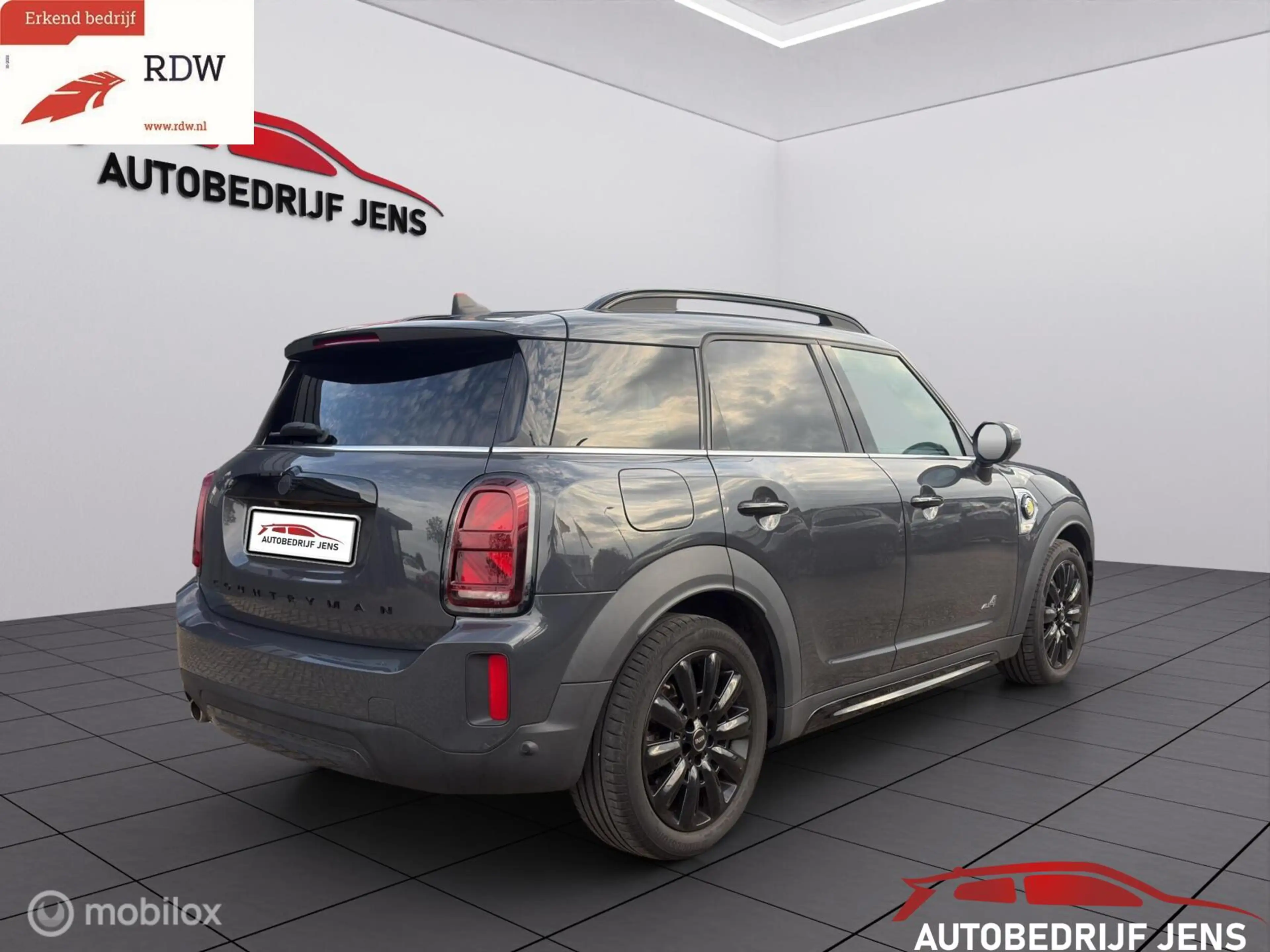 MINI Cooper SE Countryman 1.5 ALL4 Chili — photo 11