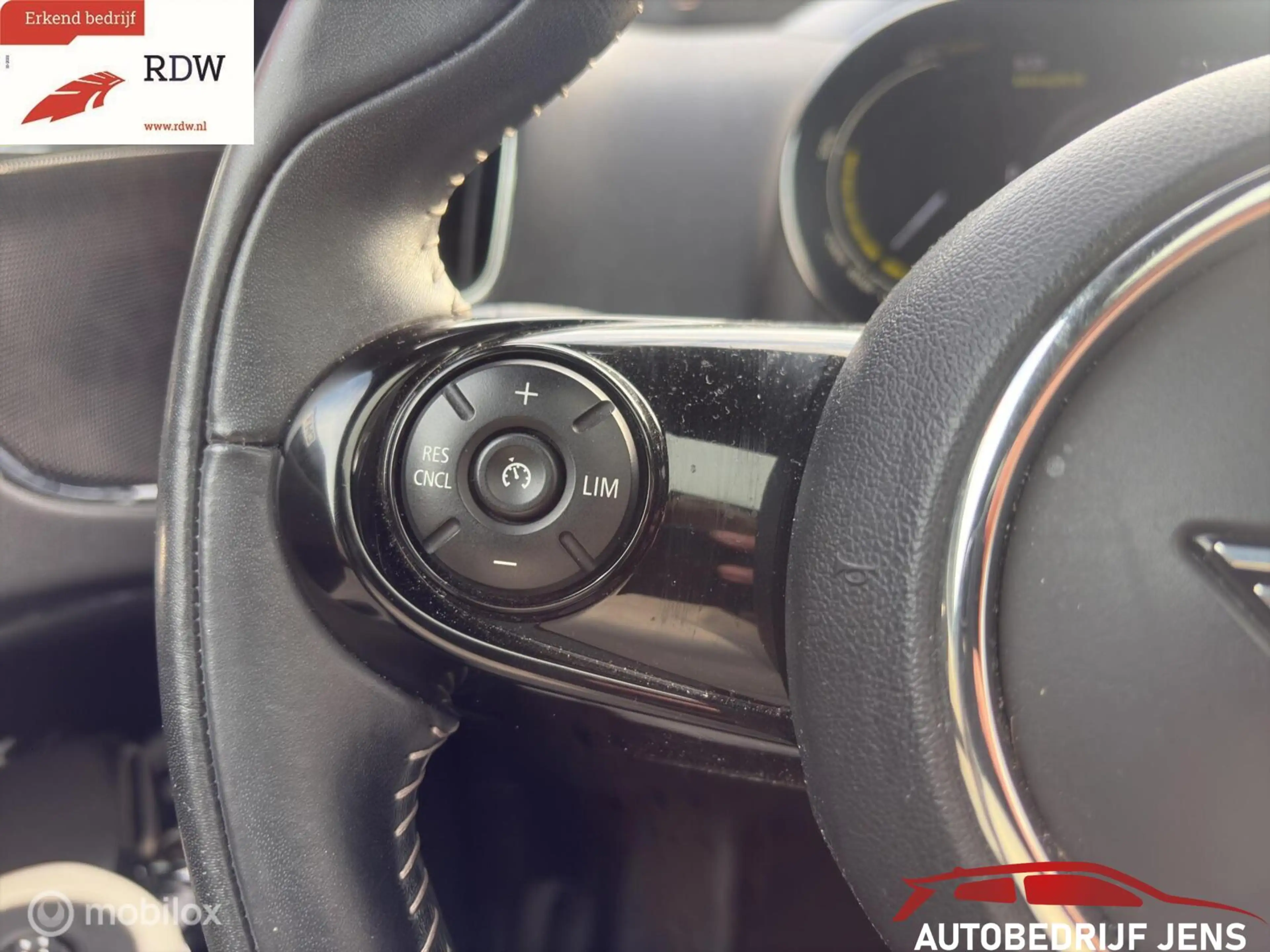 MINI Cooper SE Countryman 1.5 ALL4 Chili — photo 7