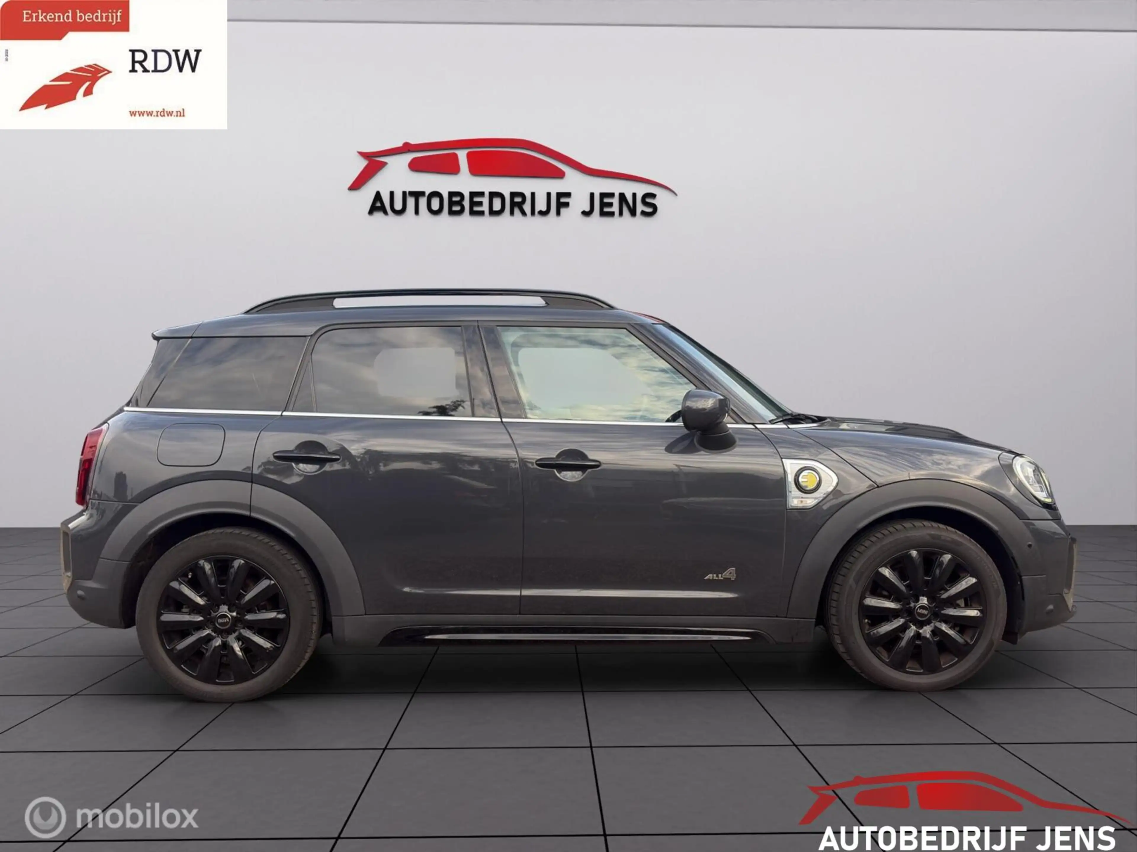 MINI Cooper SE Countryman 1.5 ALL4 Chili — photo 12