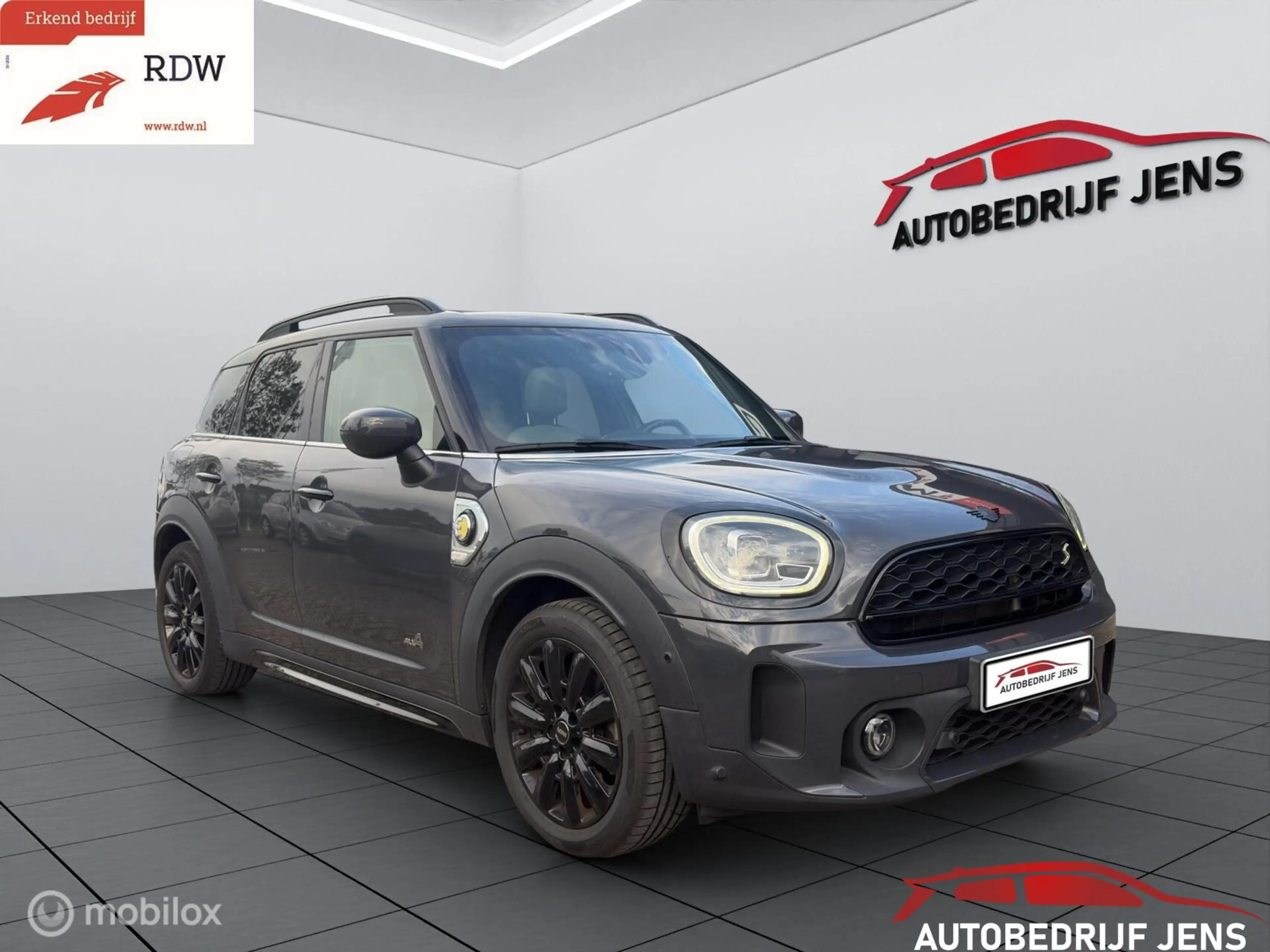 MINI Cooper SE Countryman 1.5 ALL4 Chili — photo 9