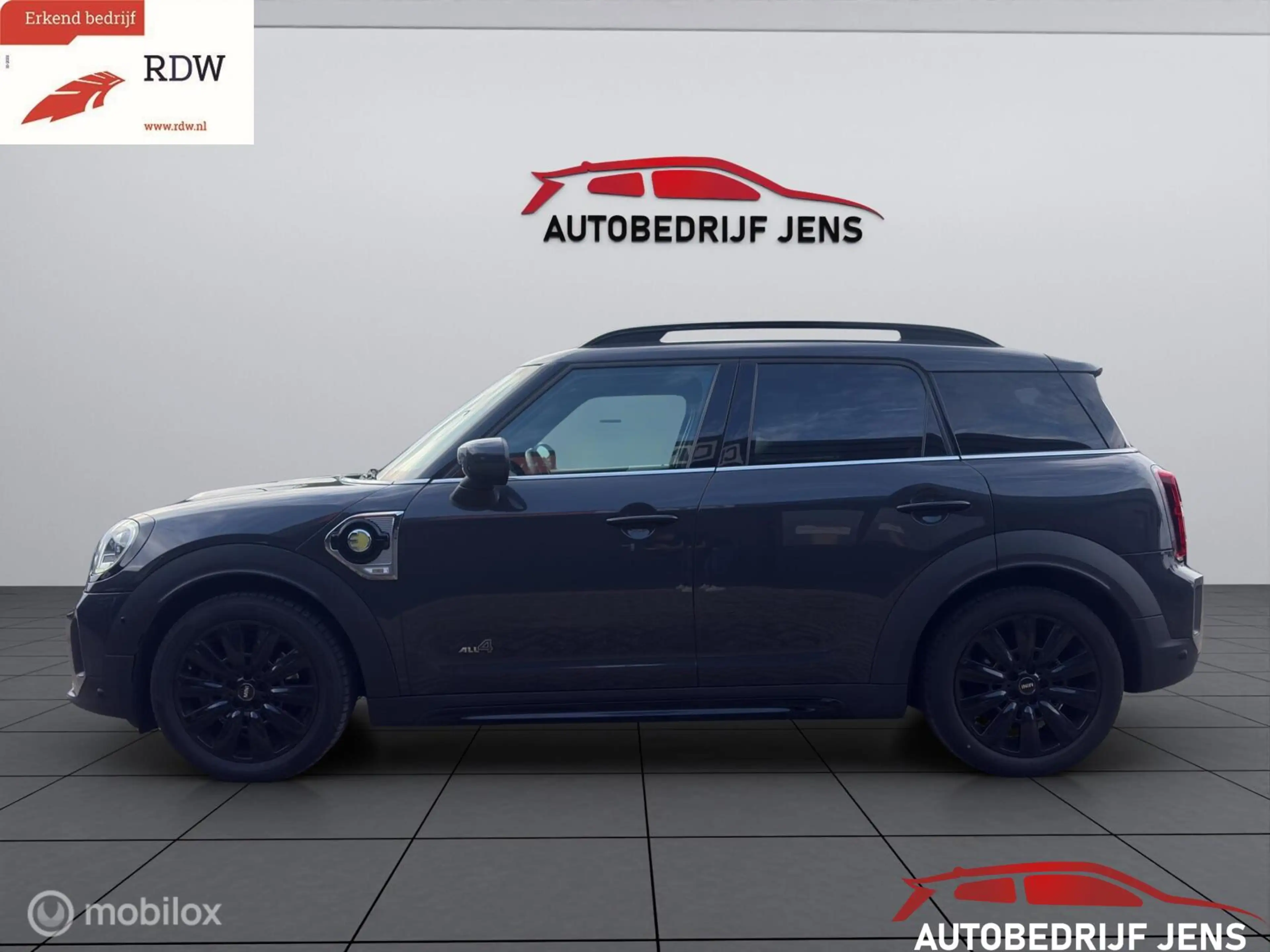 MINI Cooper SE Countryman 1.5 ALL4 Chili — photo 3
