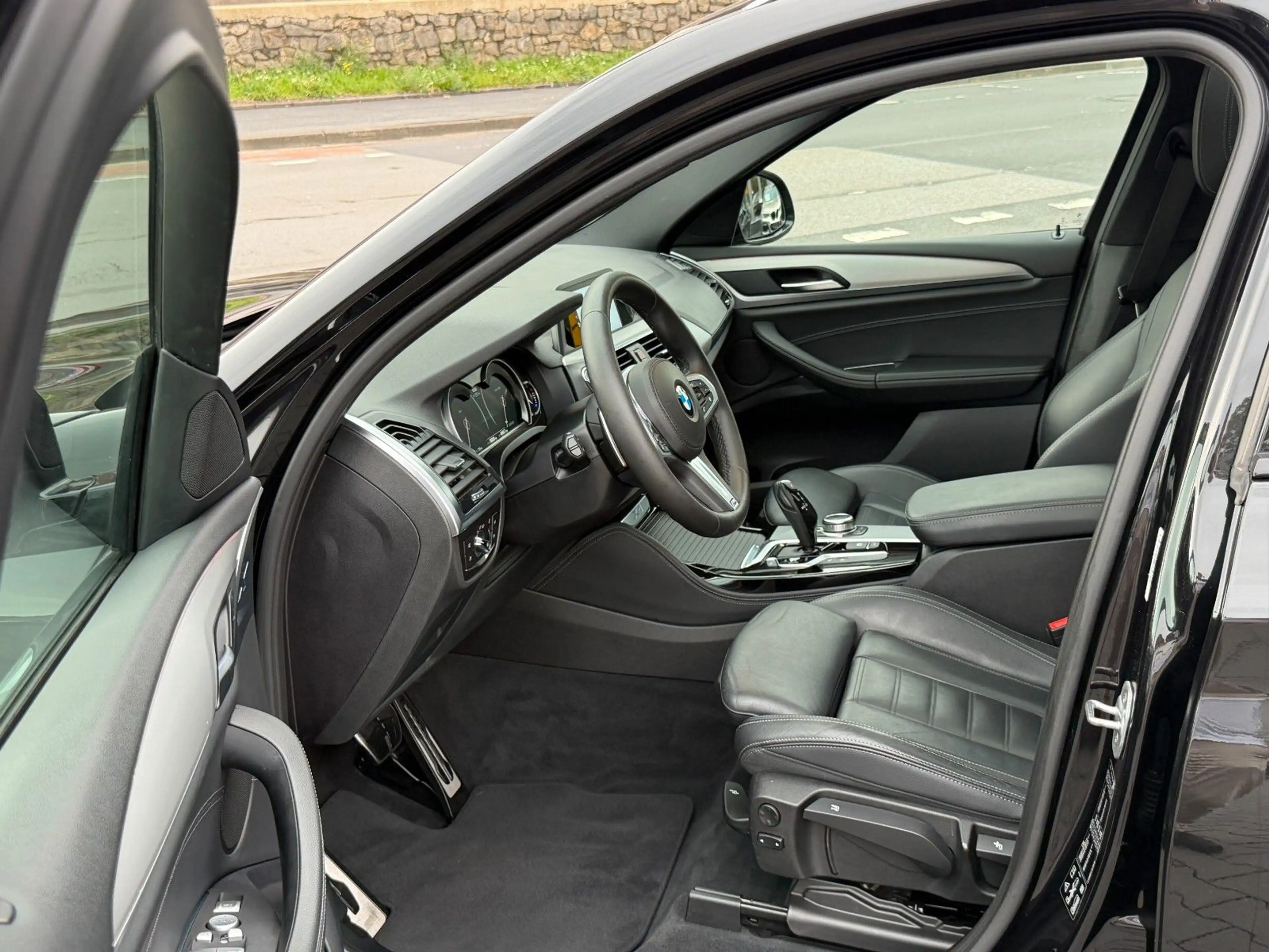 BMW X4 xDrive 20 i Panorama - LED - M Sportpaket /// — photo 12