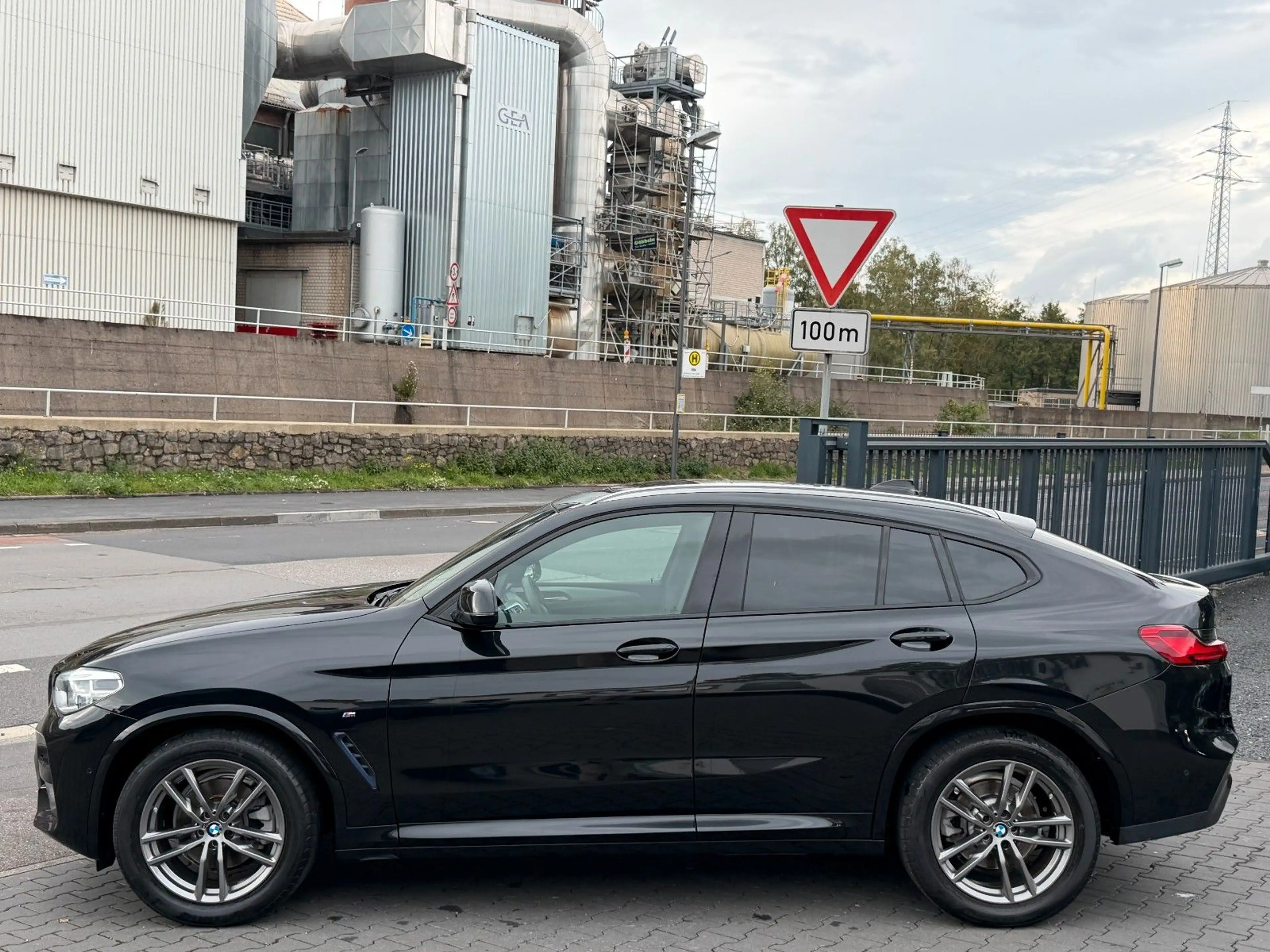 BMW X4 xDrive 20 i Panorama - LED - M Sportpaket /// — photo 7