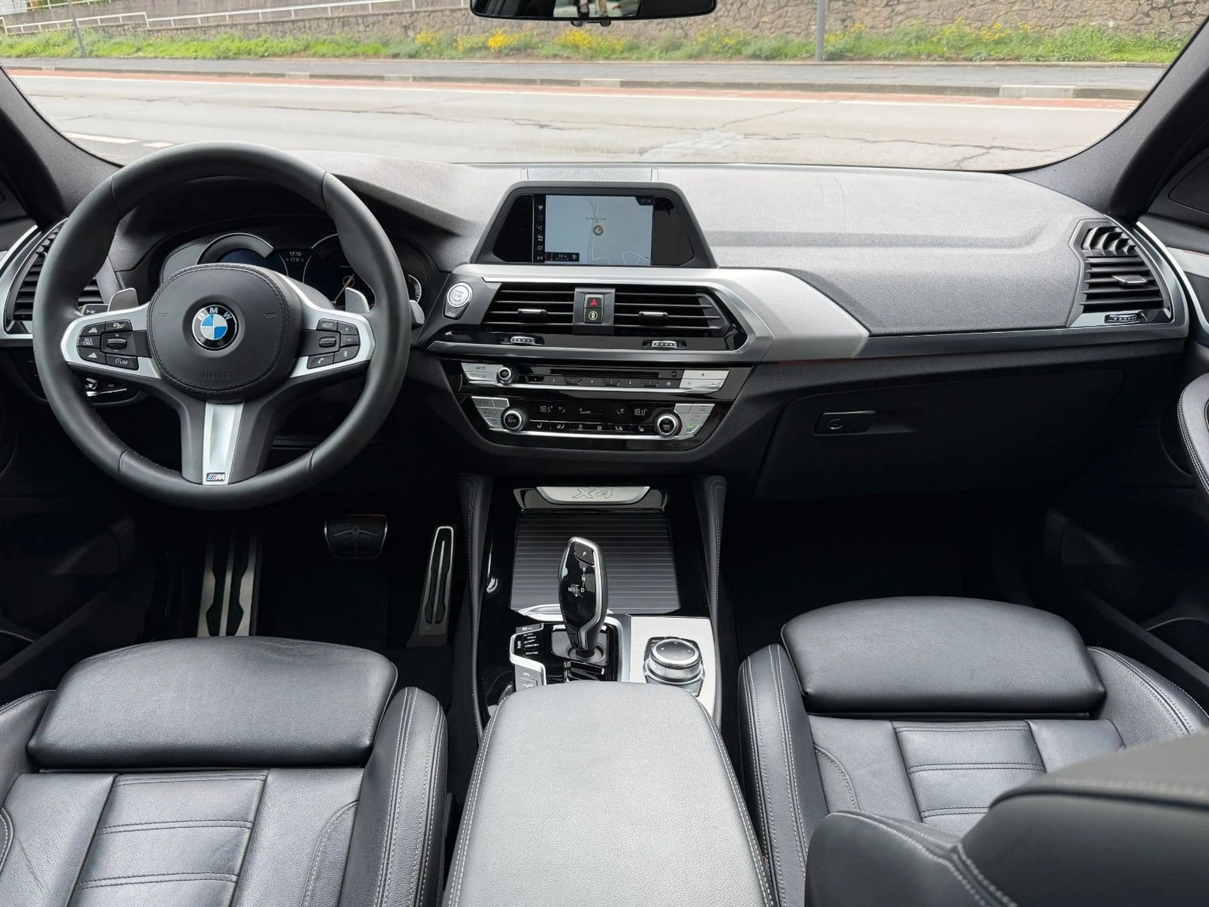 BMW X4 xDrive 20 i Panorama - LED - M Sportpaket /// — photo 14