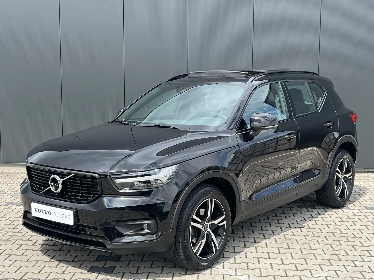 Volvo XC40 T2 R-Design | Panoramadak | 360º Camera | Adaptiev Zwart - 1