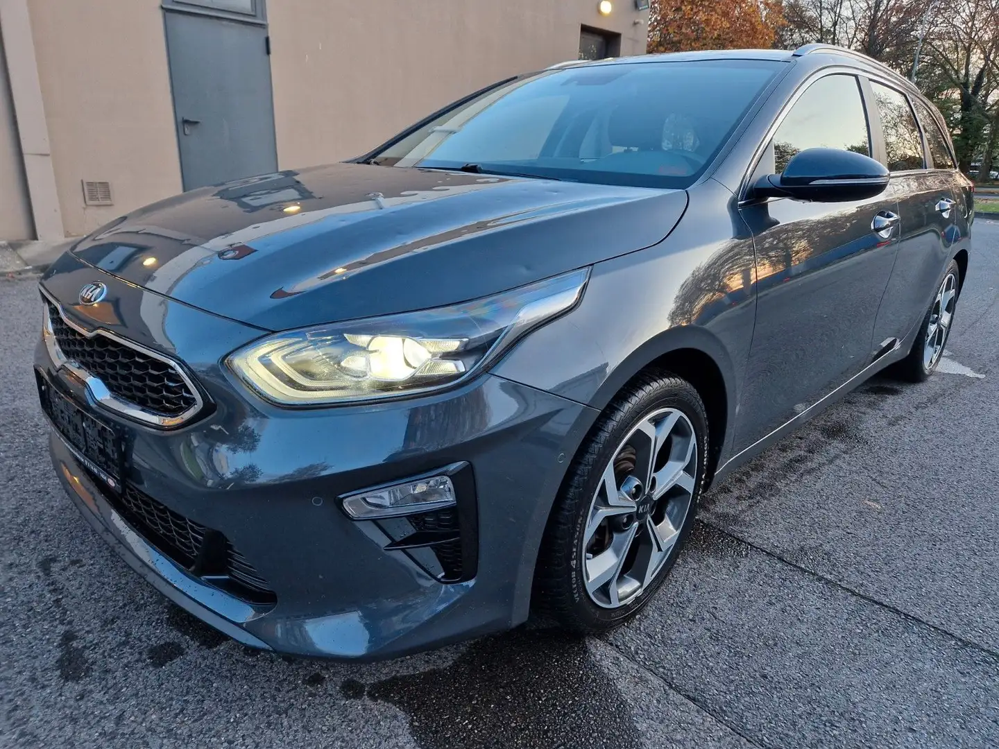 Kia Ceed SW / cee'd SW Spirit/Hagelschaden/Garantie! Grau - 2