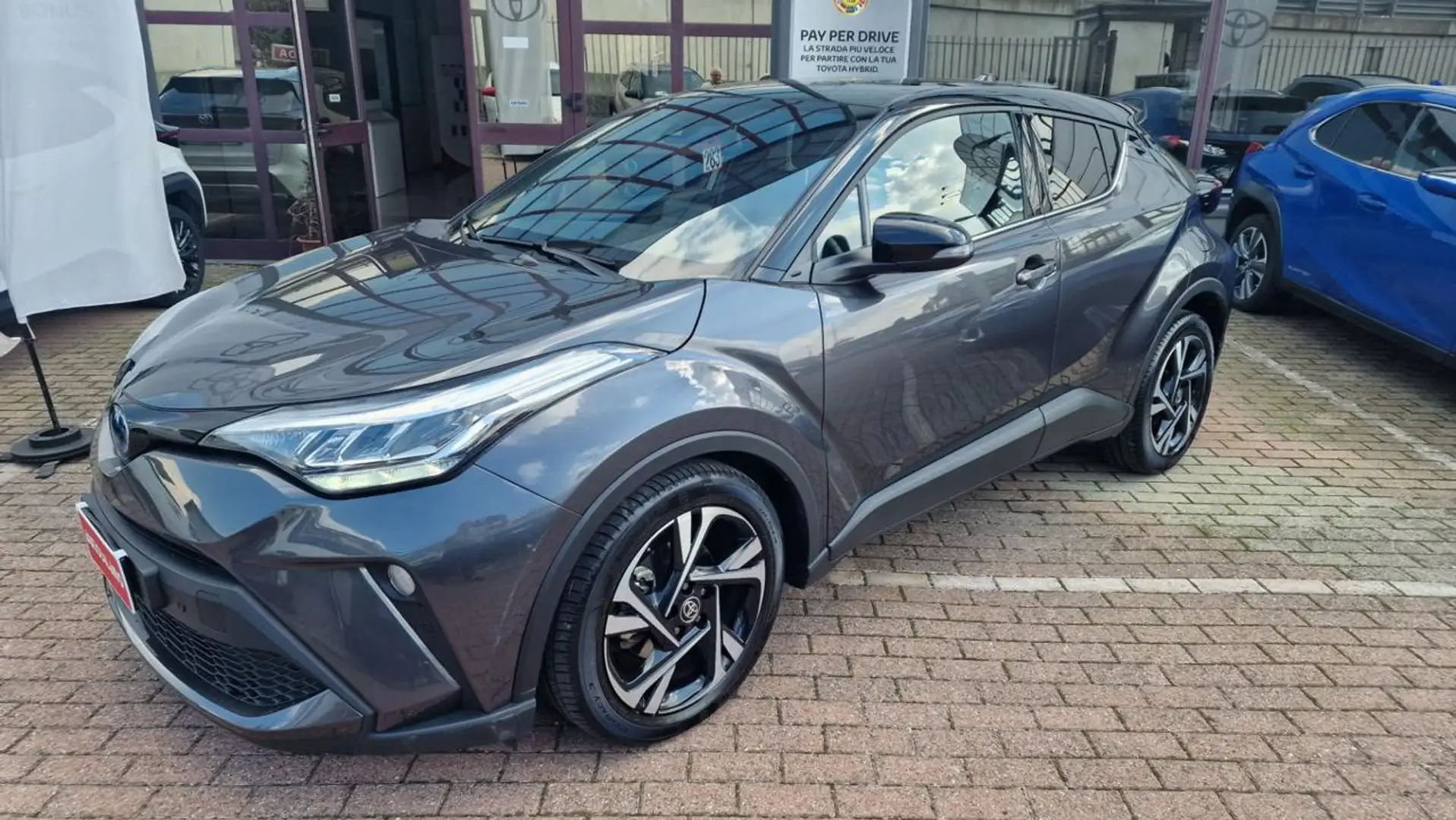 Toyota C-HR 2.0 Hybrid E-CVT DYNAMIC Gris - 1