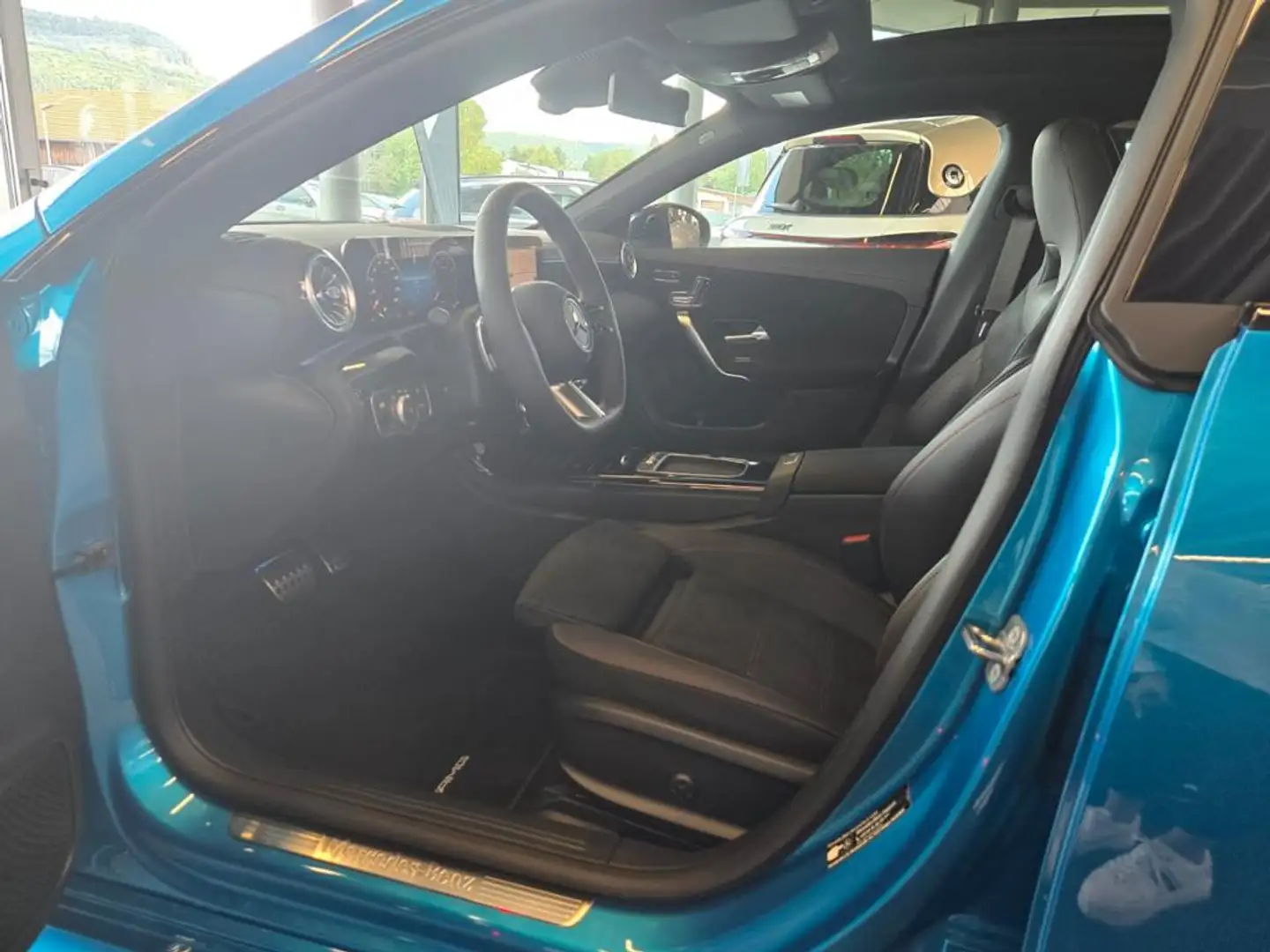 Mercedes-Benz CLA 200 AMG+AHK+PANO+MULTIBEAM+DISTRONIC+MEMORY+ Blau - 2
