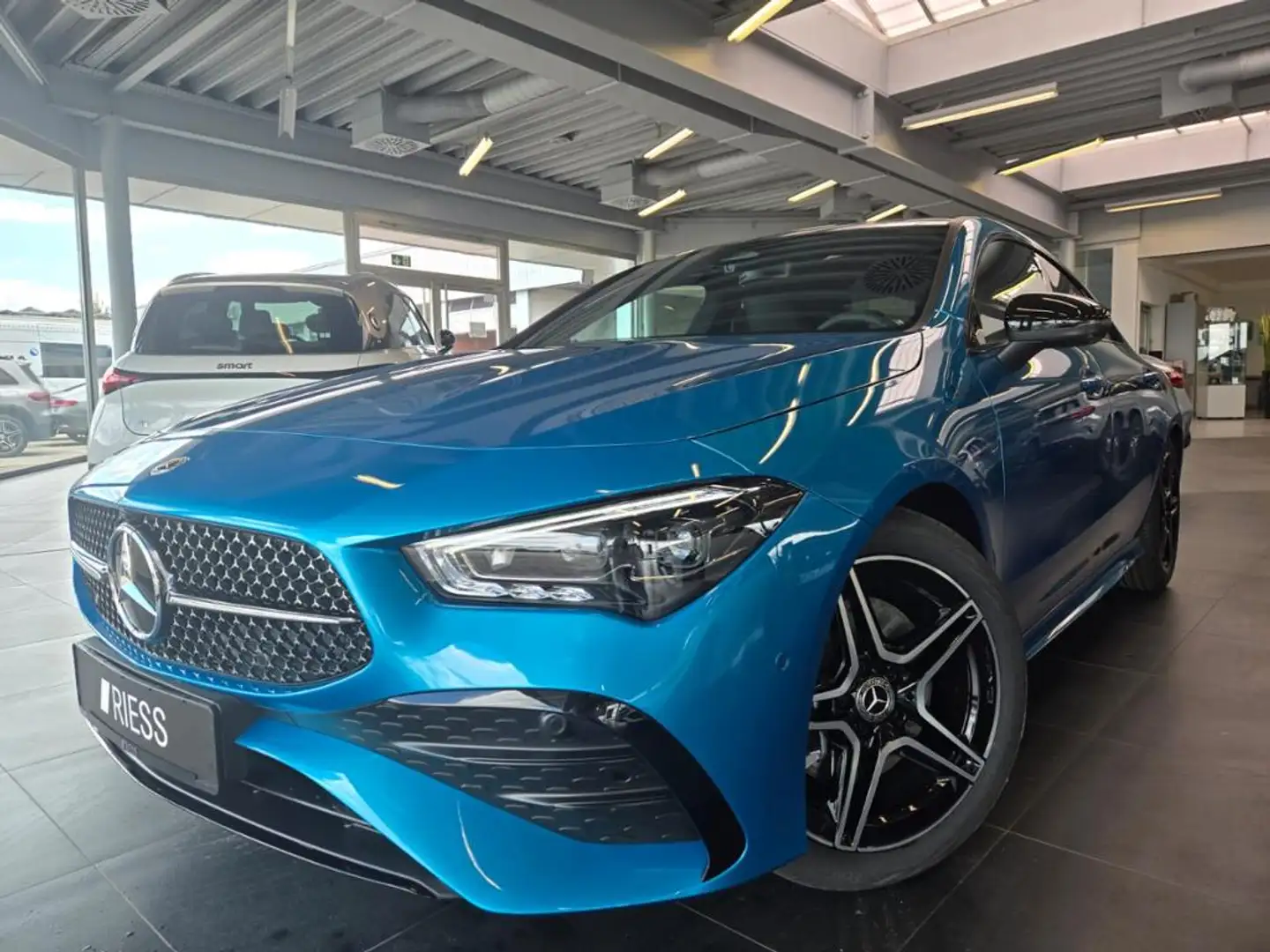 Mercedes-Benz CLA 200 AMG+AHK+PANO+MULTIBEAM+DISTRONIC+MEMORY+ Blau - 1