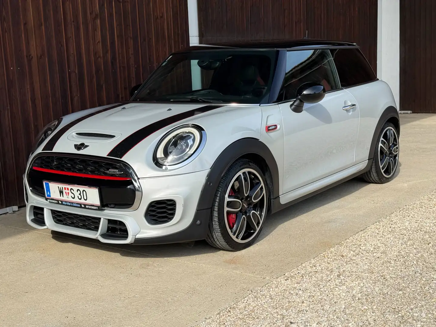 MINI John Cooper Works MINI Hatch John Cooper Works Aut. John Cooper Works Silber - 1