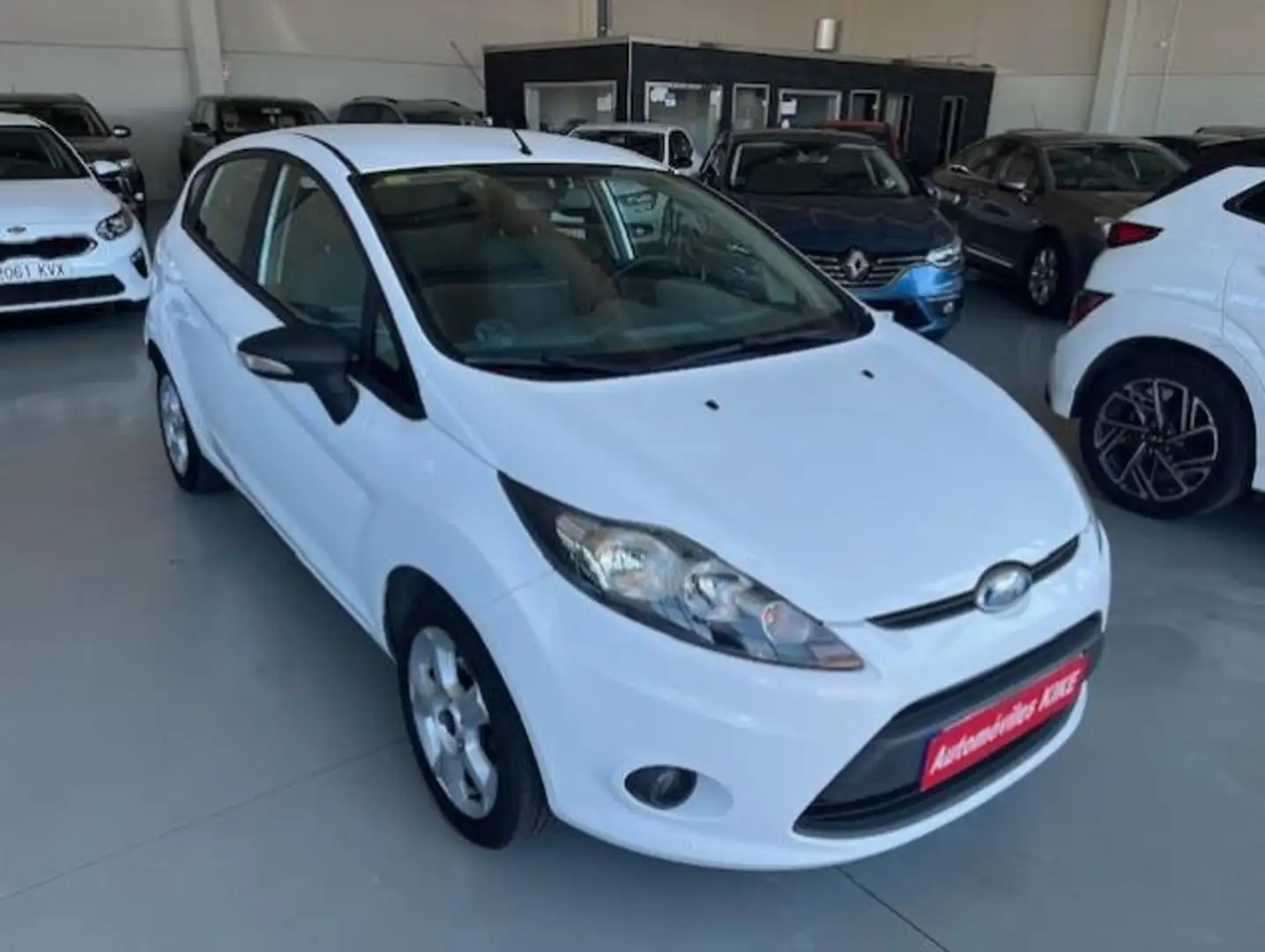 Ford Fiesta Pequeño 82cv Manual de 5 Puertas Weiß - 2