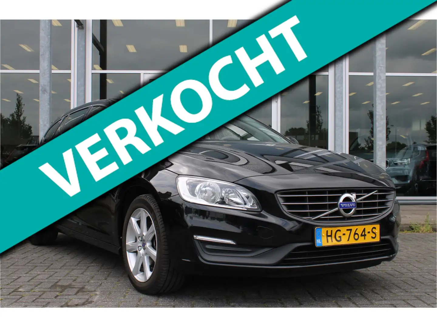 Volvo V60 T3 Automaat Momentum | Trekhaak | Parkeersensoren Noir - 1