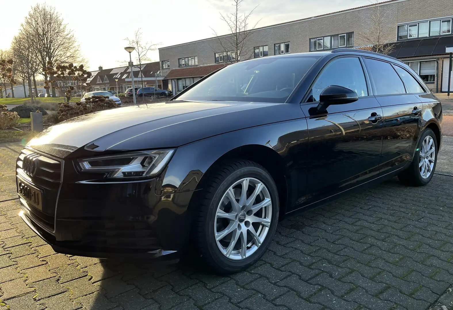 Audi A4 35 TFSI S Tronic | Lease Edition | Navi | Cruise Zwart - 1