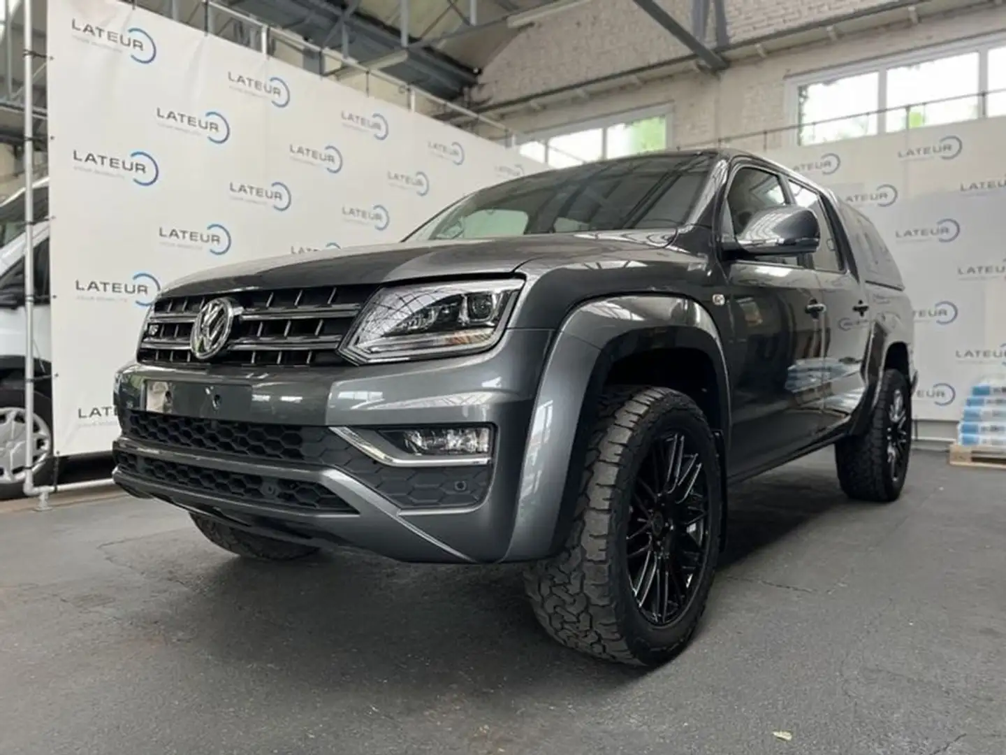 Volkswagen Amarok V6 TDI 4X4 Highline AUT Grijs - 1