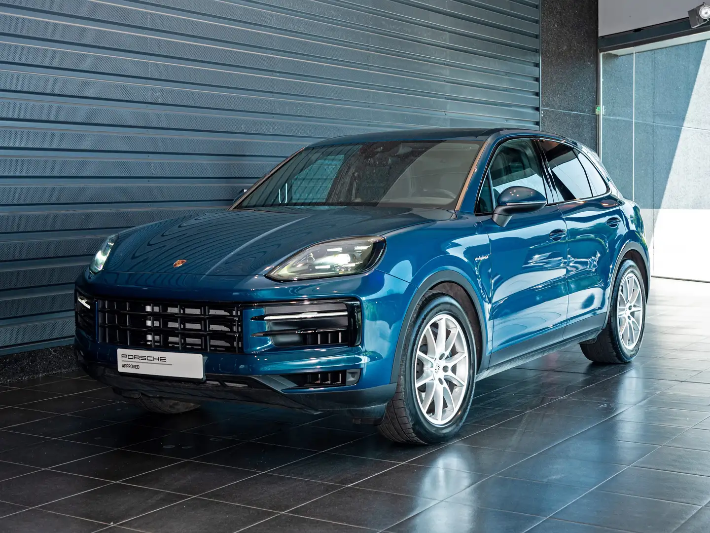 Porsche Cayenne E-Hybrid Blauw - 1