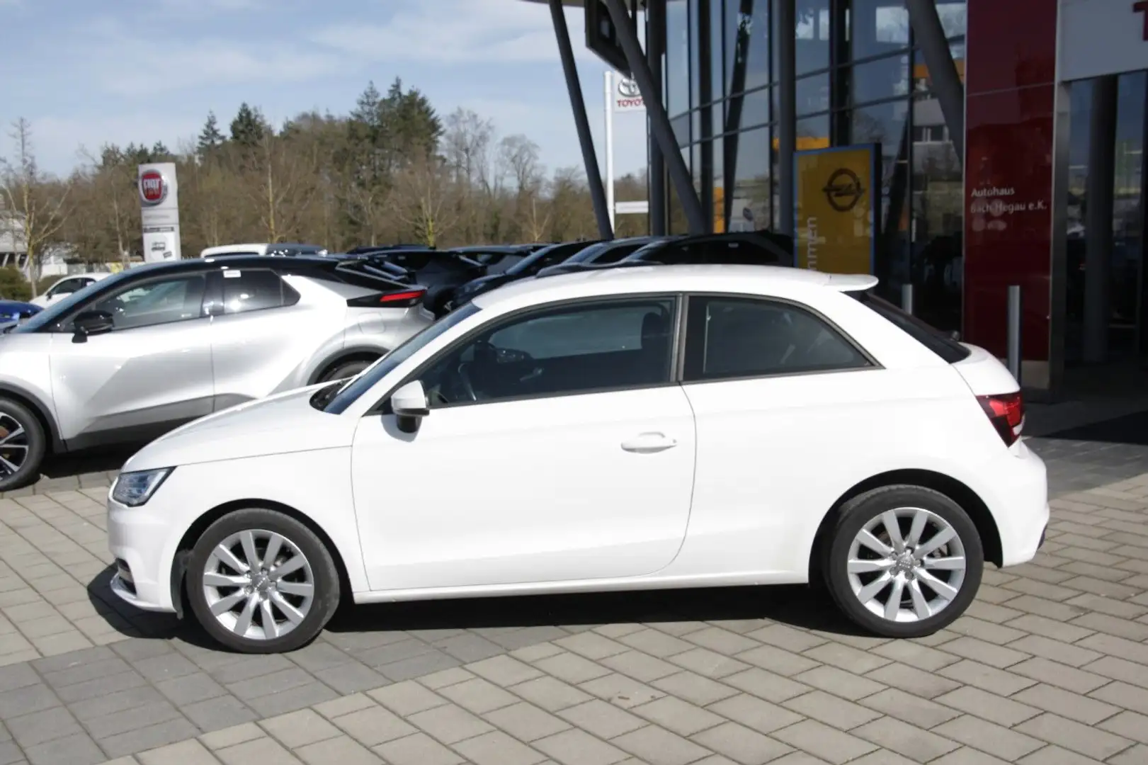 Audi A1 3.tg 1.4 TDI sport Weiß - 2